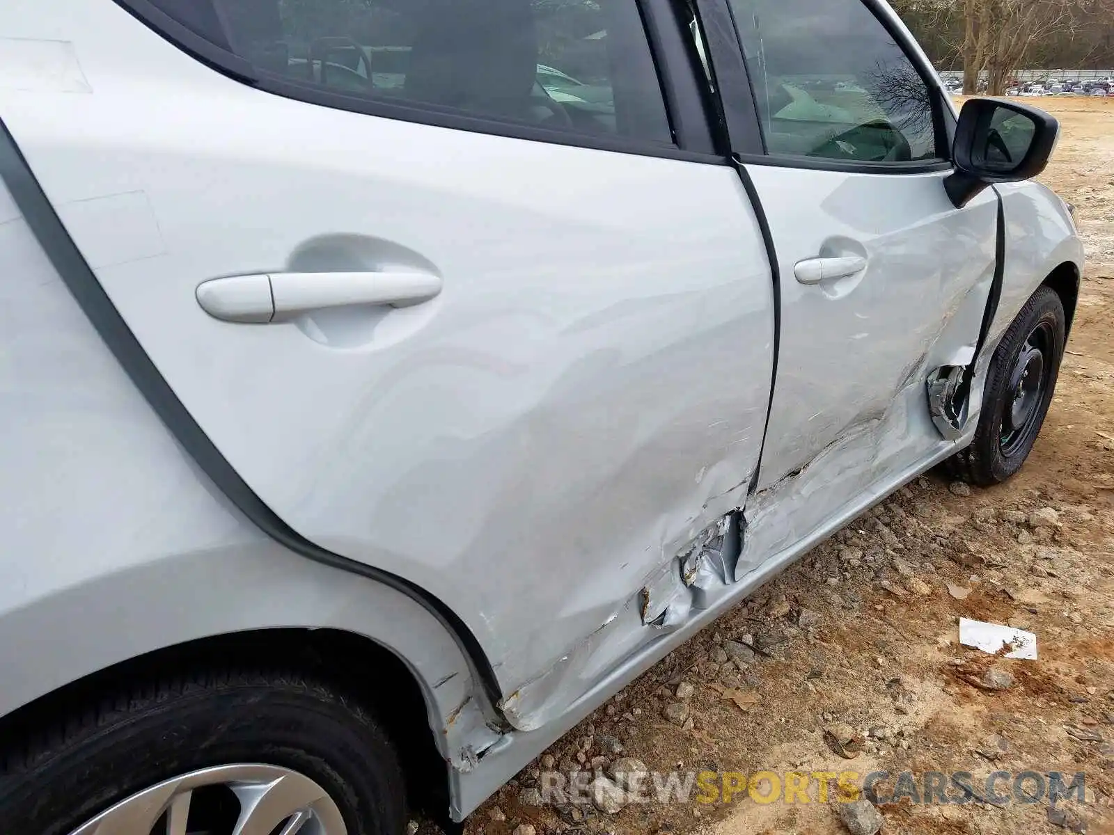 9 Photograph of a damaged car 3MYDLBYV4LY702211 TOYOTA YARIS 2020