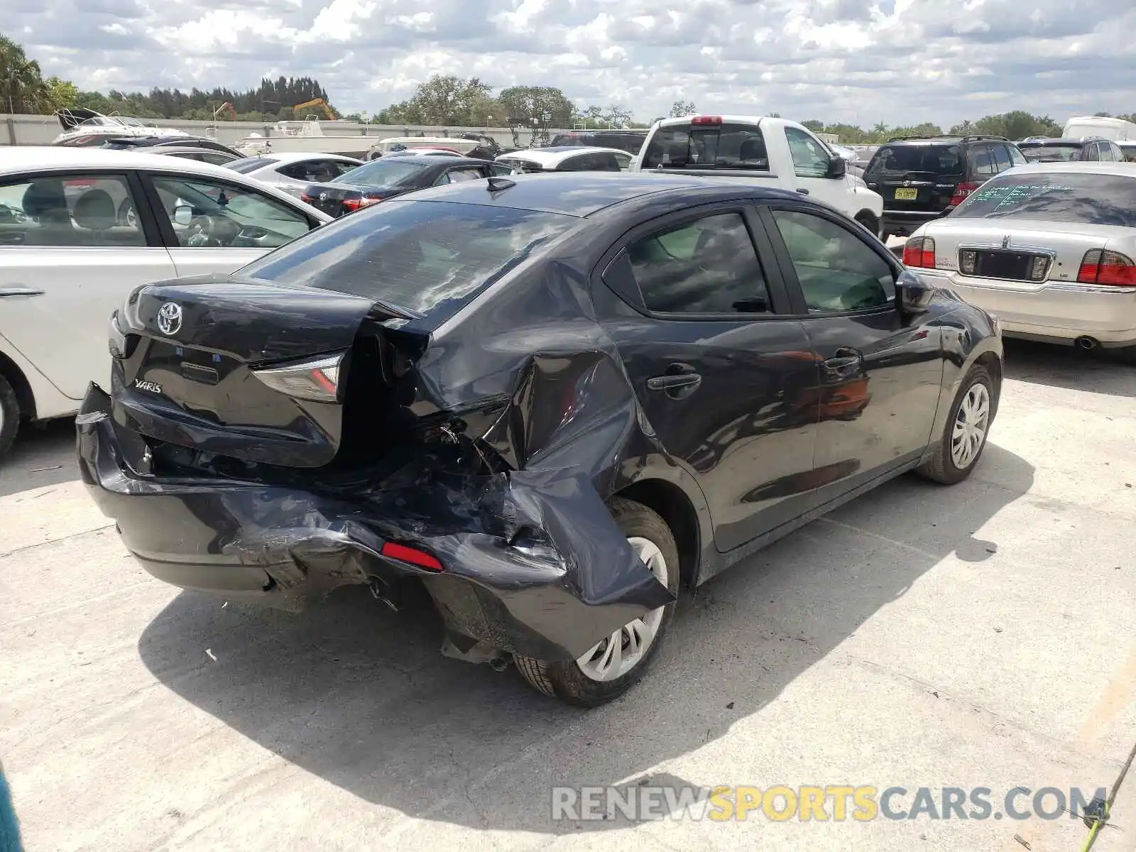 4 Photograph of a damaged car 3MYDLBYV5LY717025 TOYOTA YARIS 2020