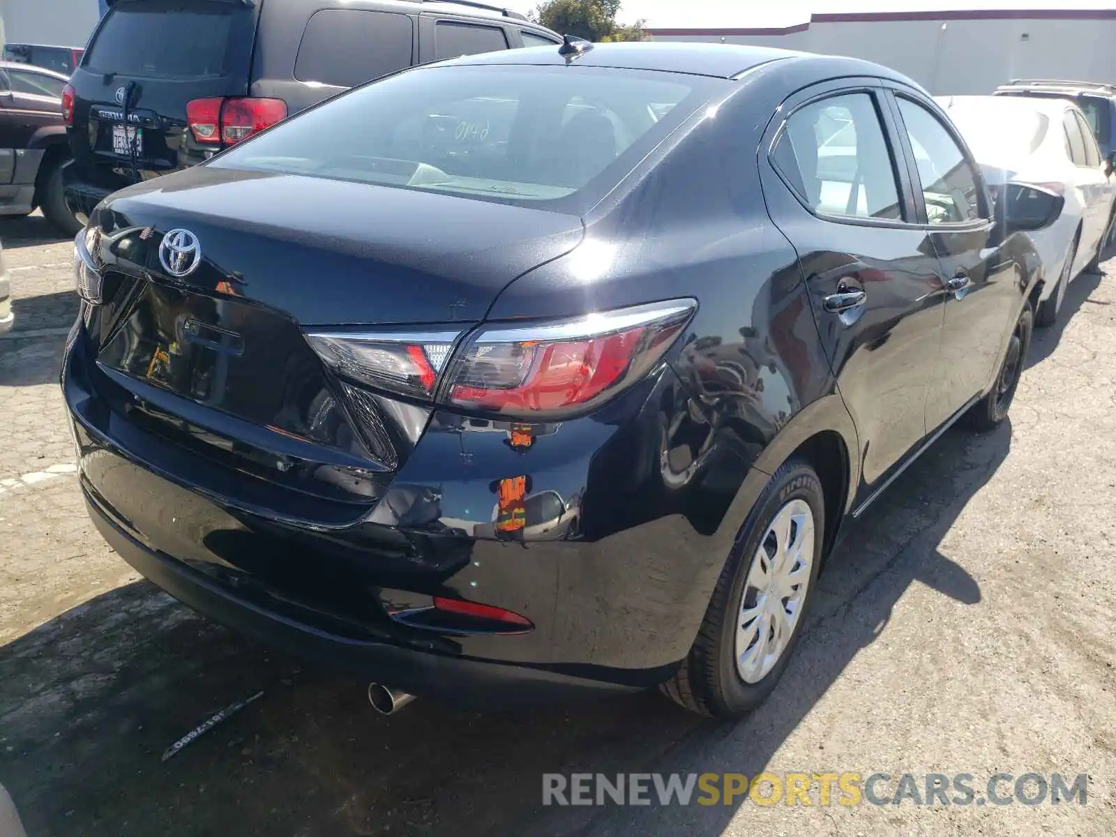 4 Photograph of a damaged car 3MYDLBYV6LY711587 TOYOTA YARIS 2020