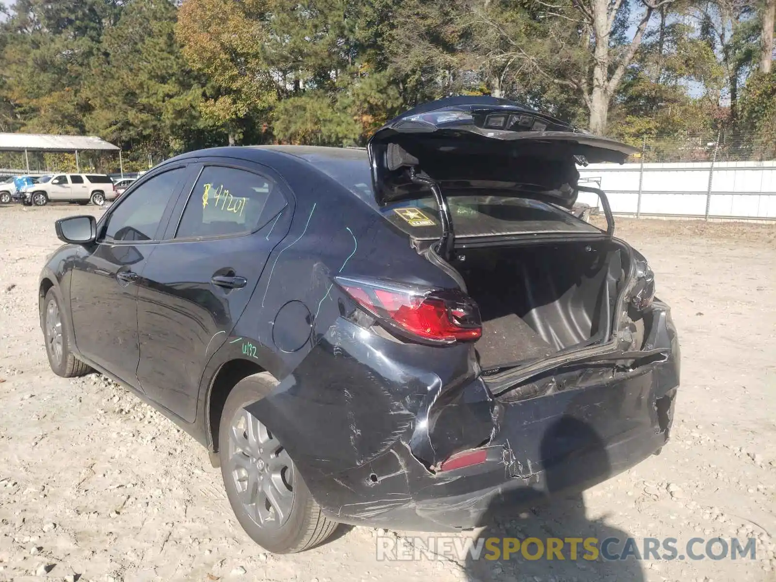 3 Photograph of a damaged car 3MYDLBYV7LY704986 TOYOTA YARIS 2020