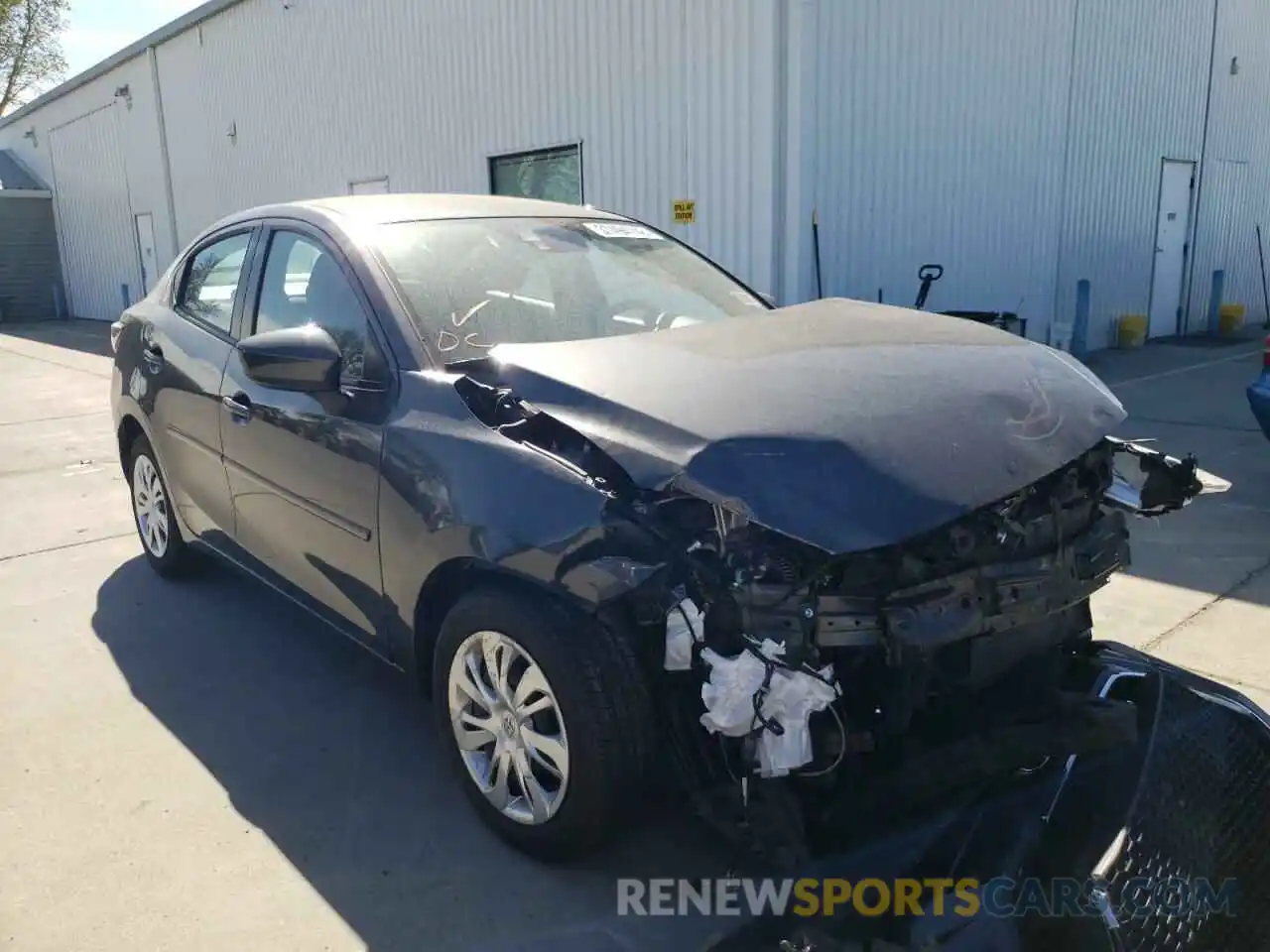 1 Photograph of a damaged car 3MYDLBYV7LY708598 TOYOTA YARIS 2020