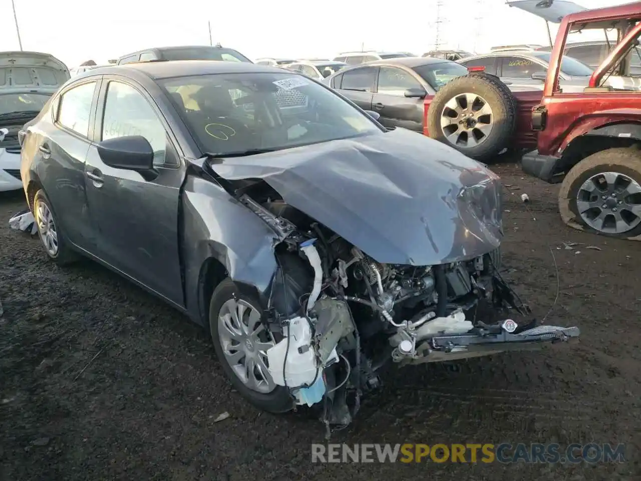 1 Photograph of a damaged car 3MYDLBYV7LY710366 TOYOTA YARIS 2020