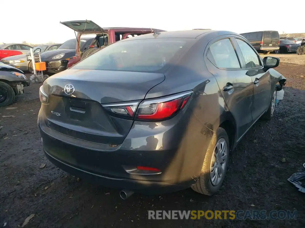 4 Photograph of a damaged car 3MYDLBYV7LY710366 TOYOTA YARIS 2020