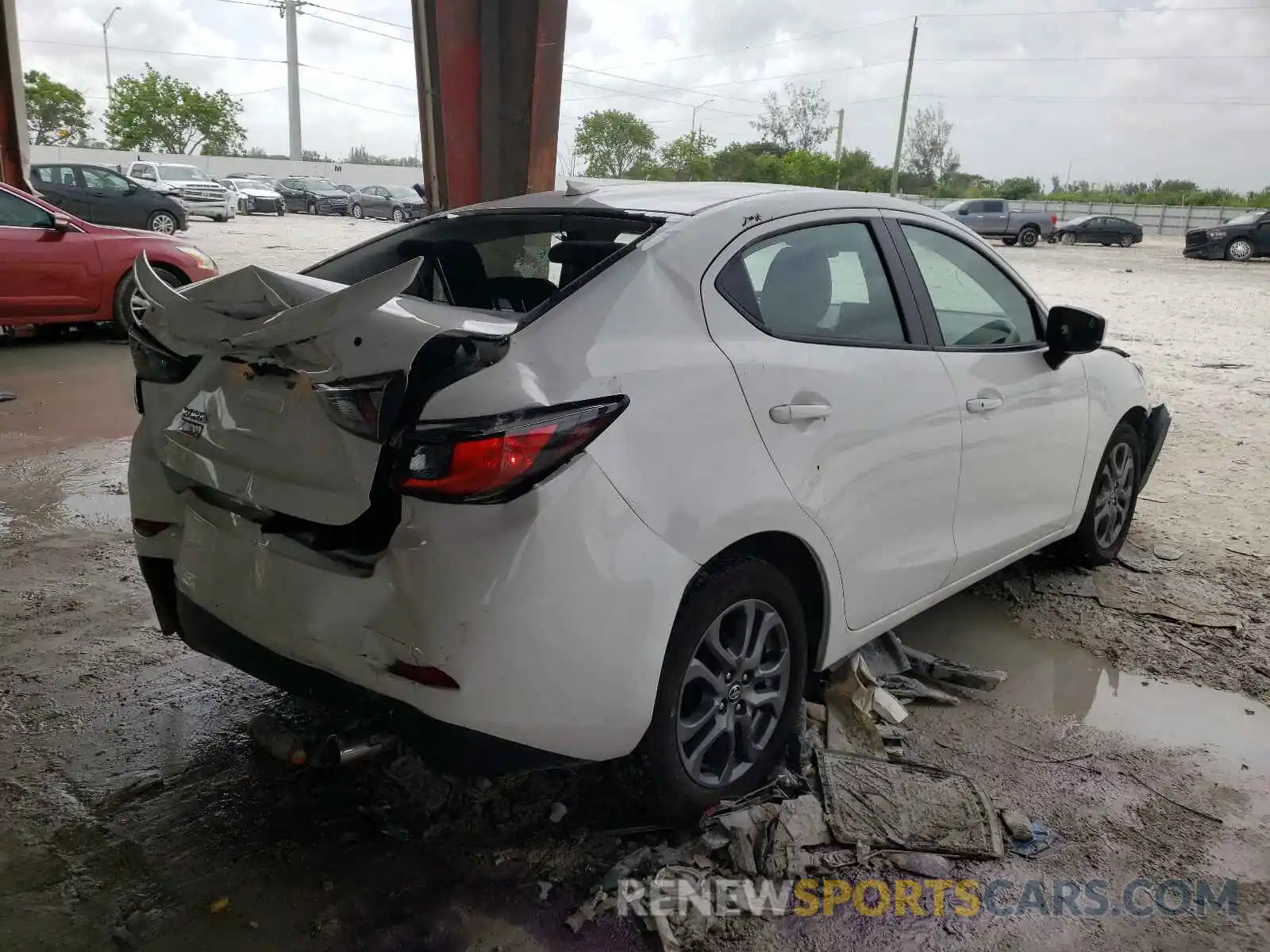 4 Photograph of a damaged car 3MYDLBYV8LY715639 TOYOTA YARIS 2020