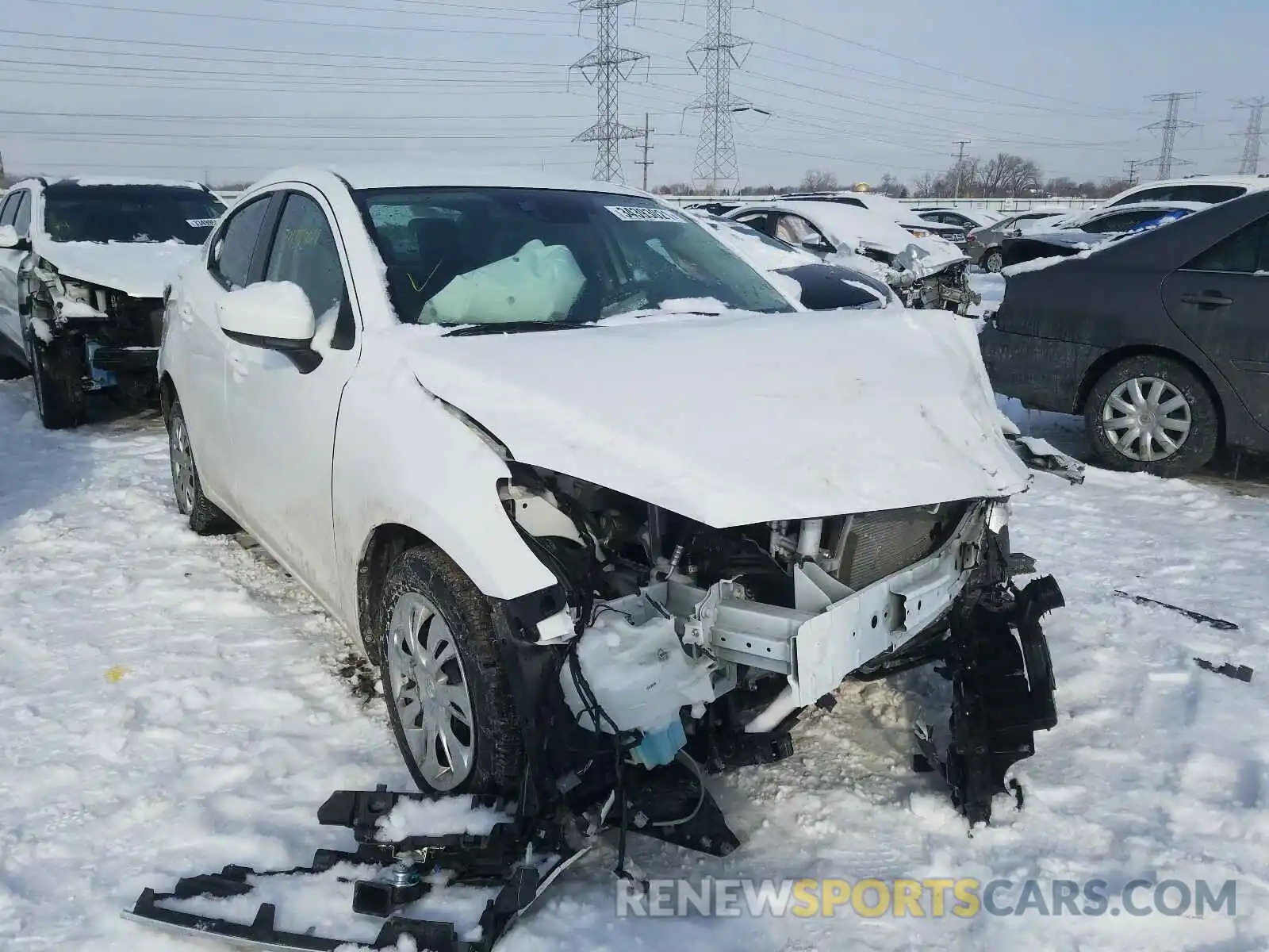 1 Photograph of a damaged car 3MYDLBYV9LY708330 TOYOTA YARIS 2020