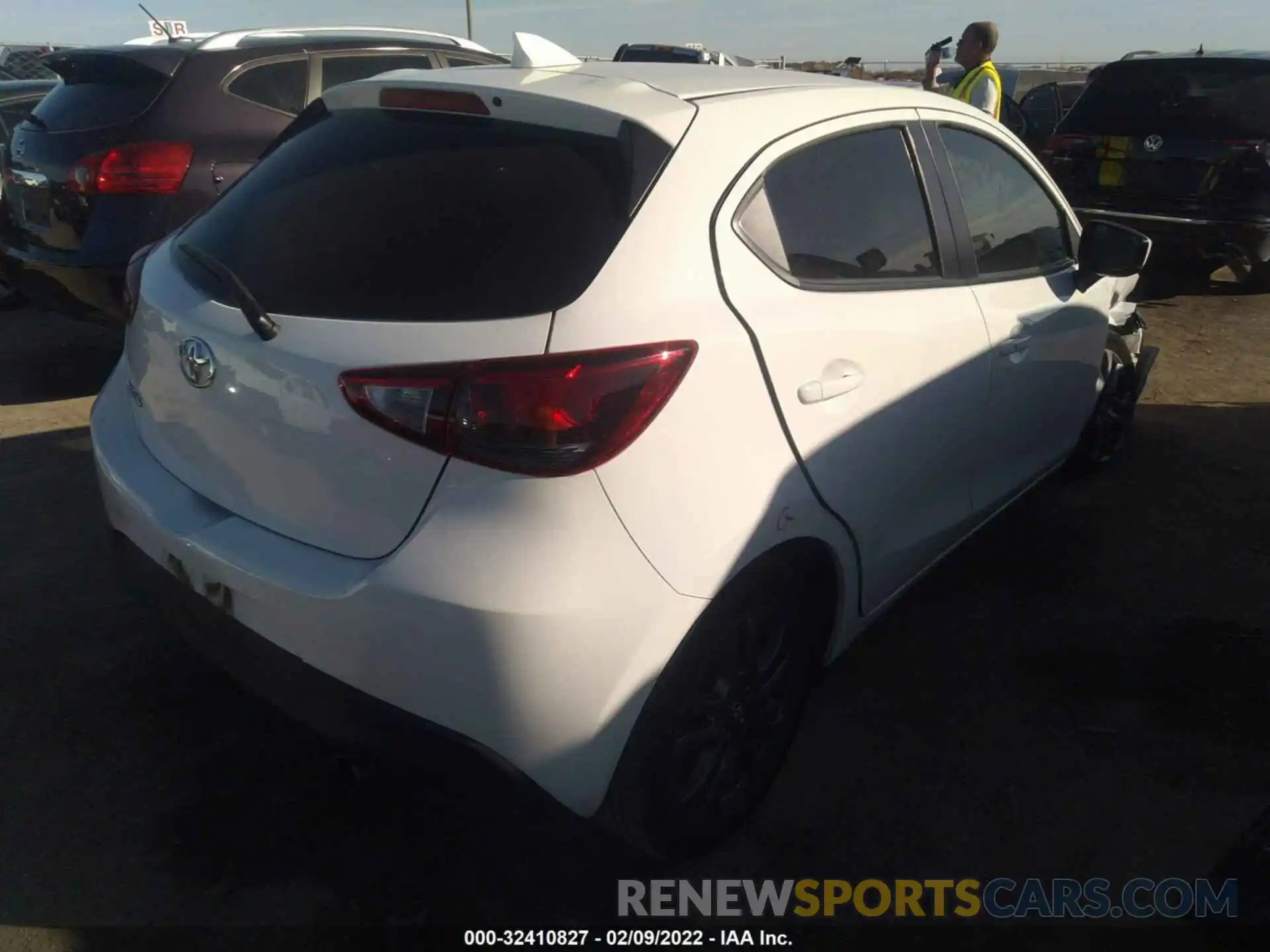 4 Photograph of a damaged car 3MYDLBJV2LY701438 TOYOTA YARIS HATCHBACK 2020