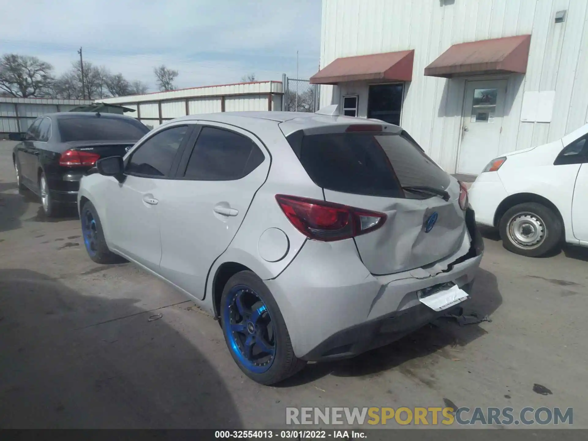 3 Photograph of a damaged car 3MYDLBJV2LY706543 TOYOTA YARIS HATCHBACK 2020