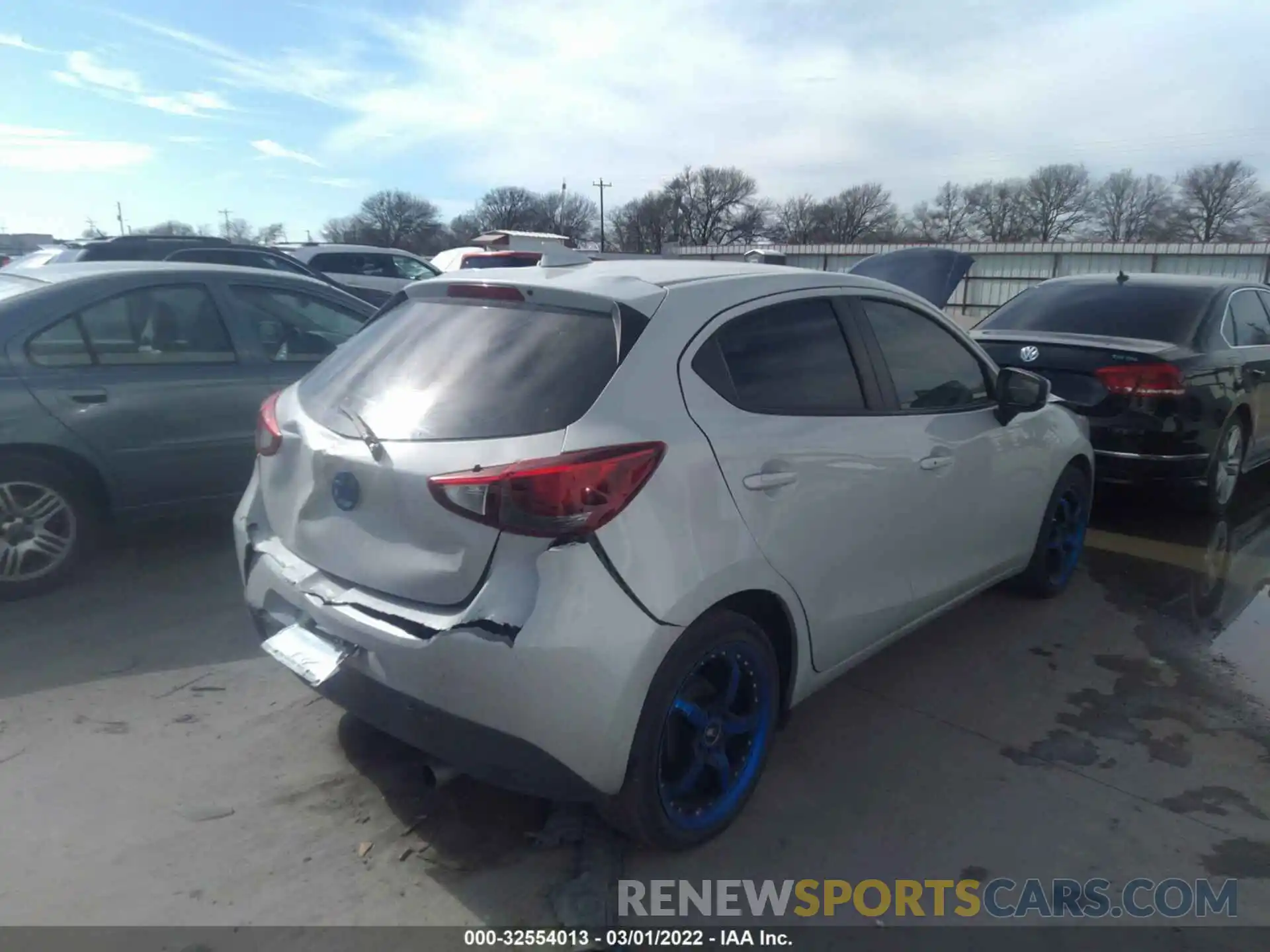 4 Photograph of a damaged car 3MYDLBJV2LY706543 TOYOTA YARIS HATCHBACK 2020