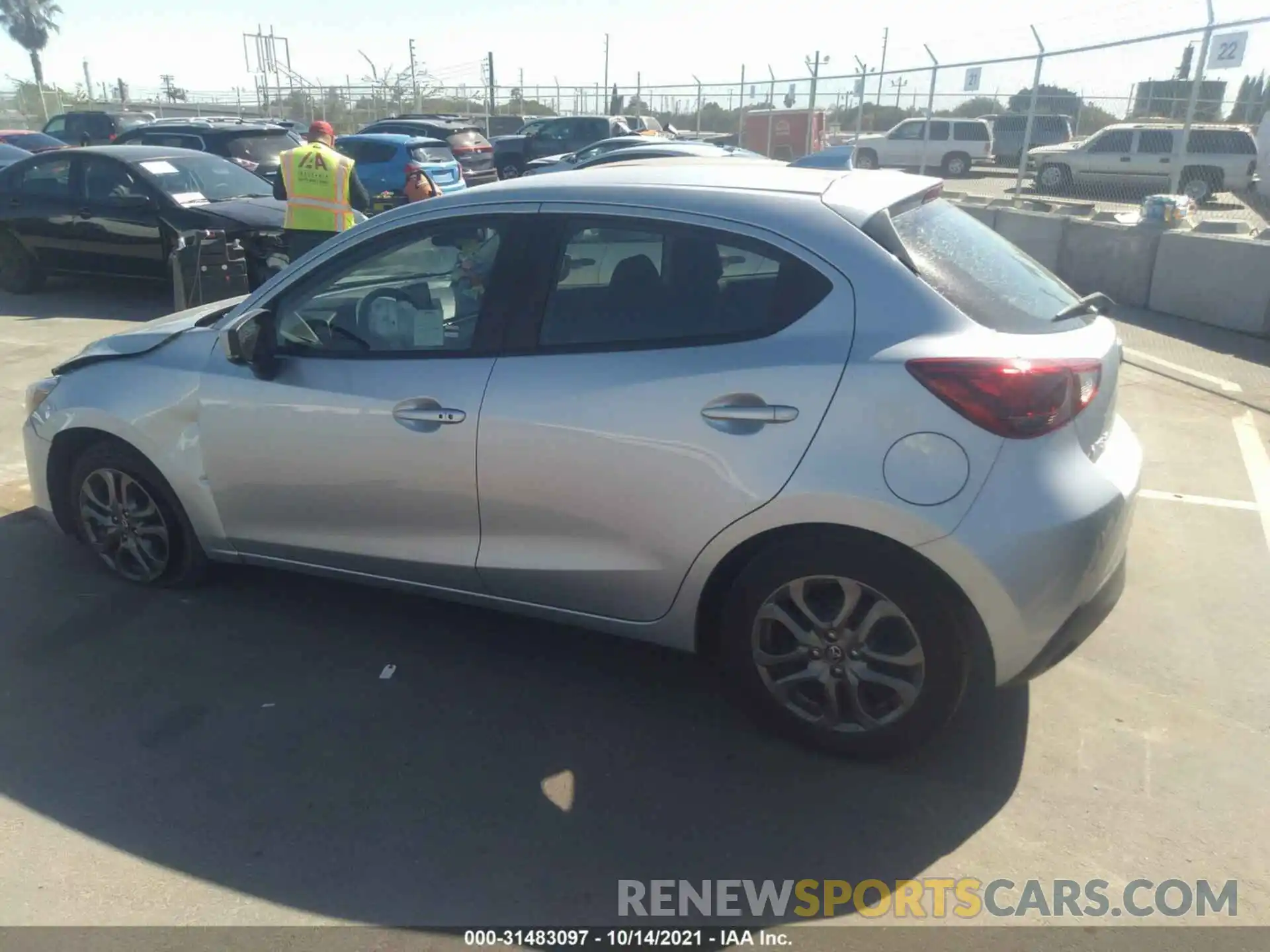 3 Photograph of a damaged car 3MYDLBJV3LY701500 TOYOTA YARIS HATCHBACK 2020