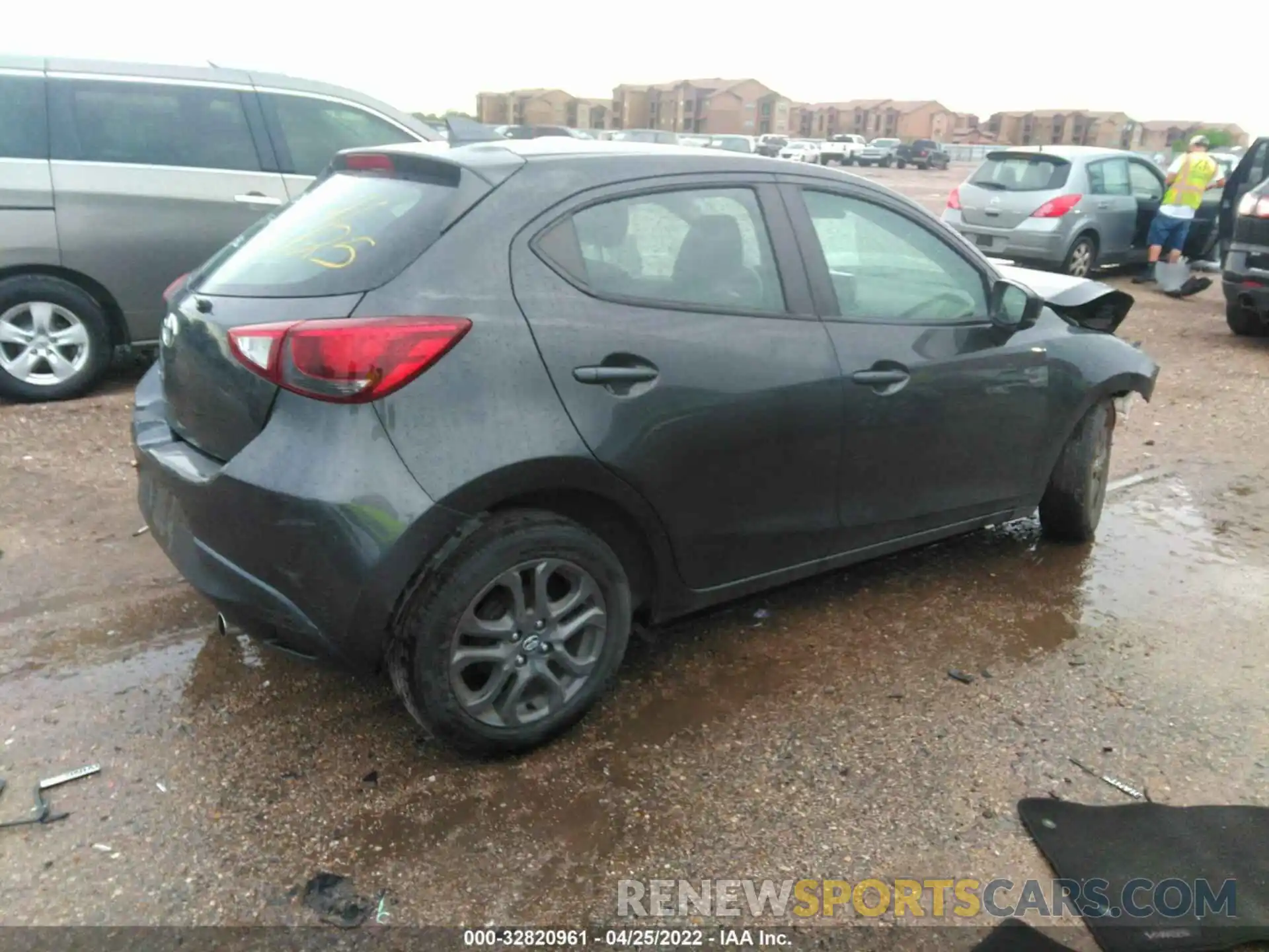 4 Фотография поврежденного автомобиля 3MYDLBJV5LY701921 TOYOTA YARIS HATCHBACK 2020