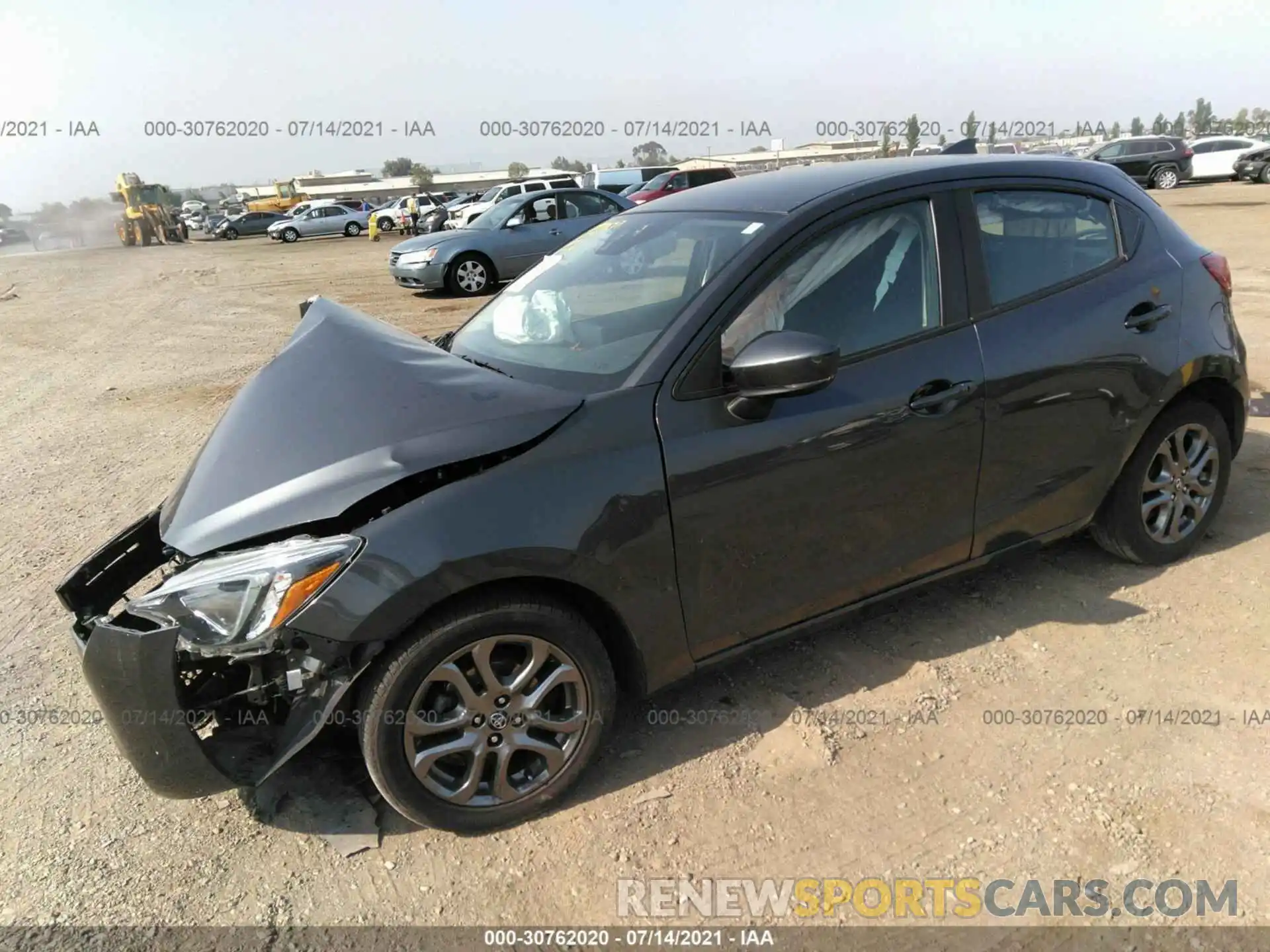 2 Фотография поврежденного автомобиля 3MYDLBJVXLY709478 TOYOTA YARIS HATCHBACK 2020