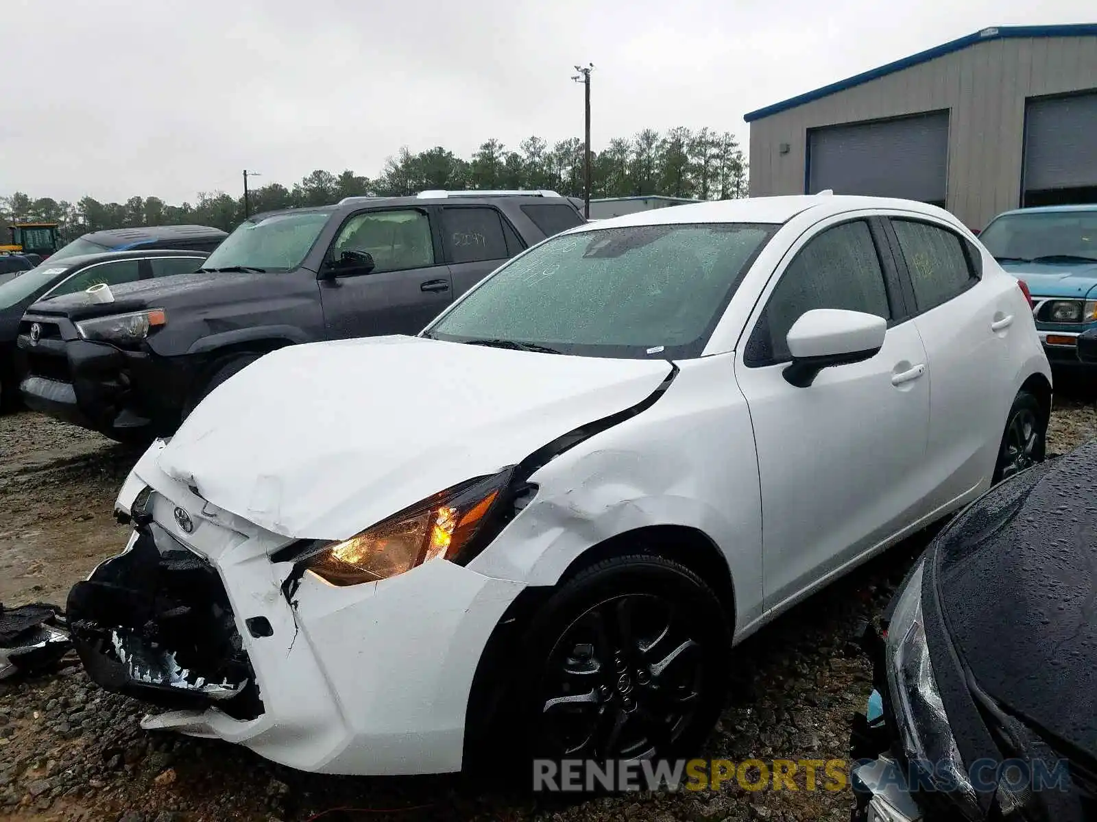 2 Photograph of a damaged car 3MYDLBJV1LY705836 TOYOTA YARIS LE 2020