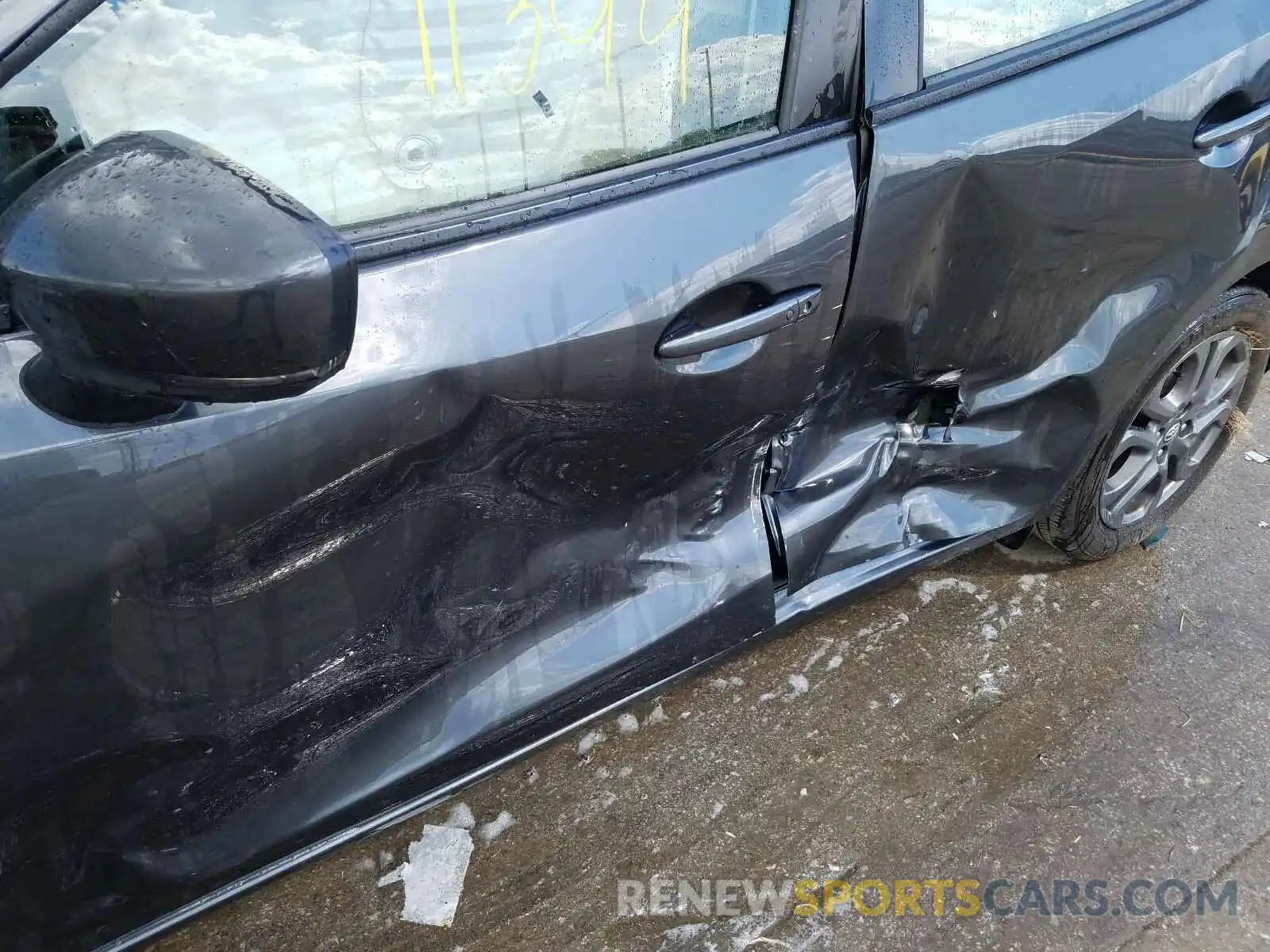 10 Photograph of a damaged car 3MYDLBJV3LY703327 TOYOTA YARIS LE 2020