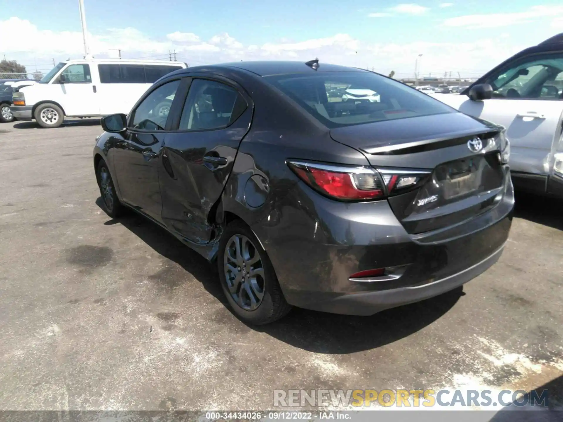 3 Фотография поврежденного автомобиля 3MYDLBYV0KY523792 TOYOTA YARIS SEDAN 2019