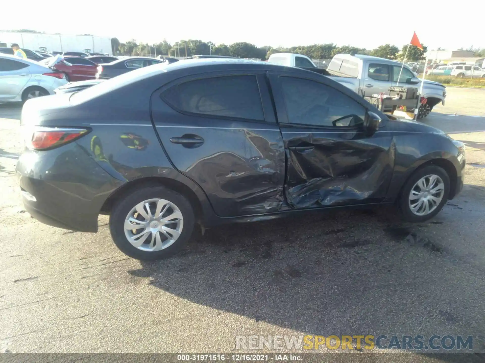 6 Photograph of a damaged car 3MYDLBYV1KY503793 TOYOTA YARIS SEDAN 2019