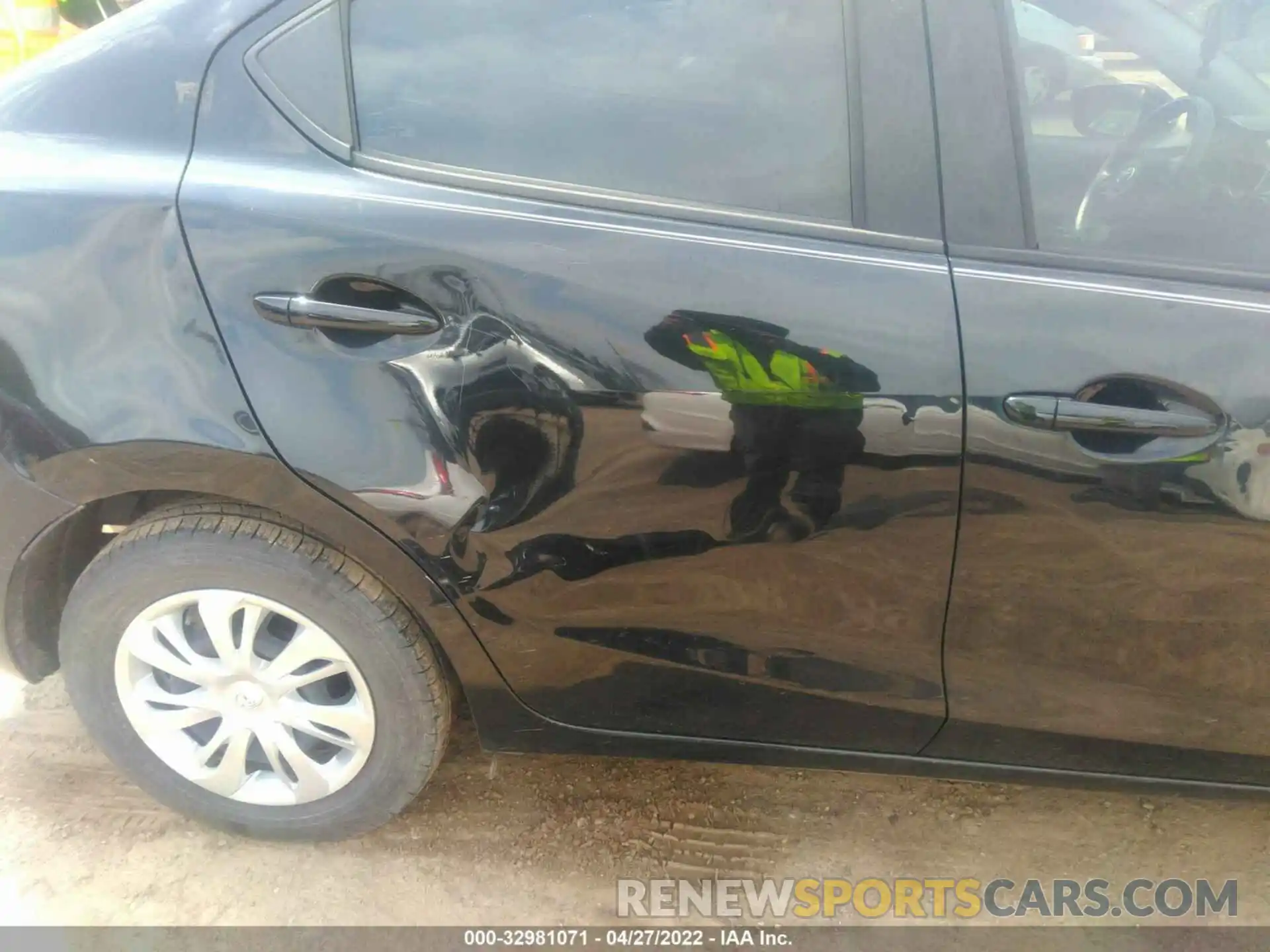 6 Photograph of a damaged car 3MYDLBYV1KY517323 TOYOTA YARIS SEDAN 2019