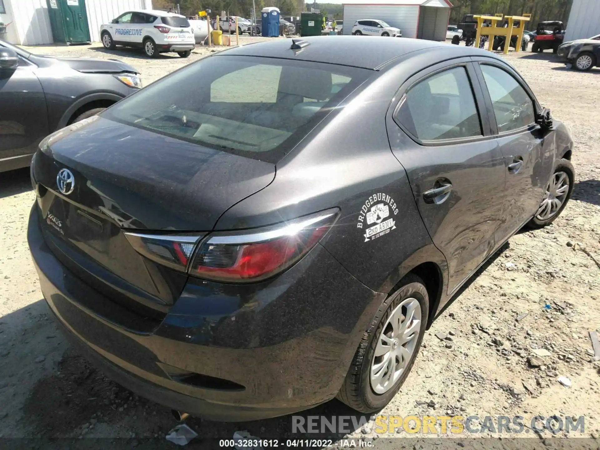 4 Фотография поврежденного автомобиля 3MYDLBYV2KY523096 TOYOTA YARIS SEDAN 2019