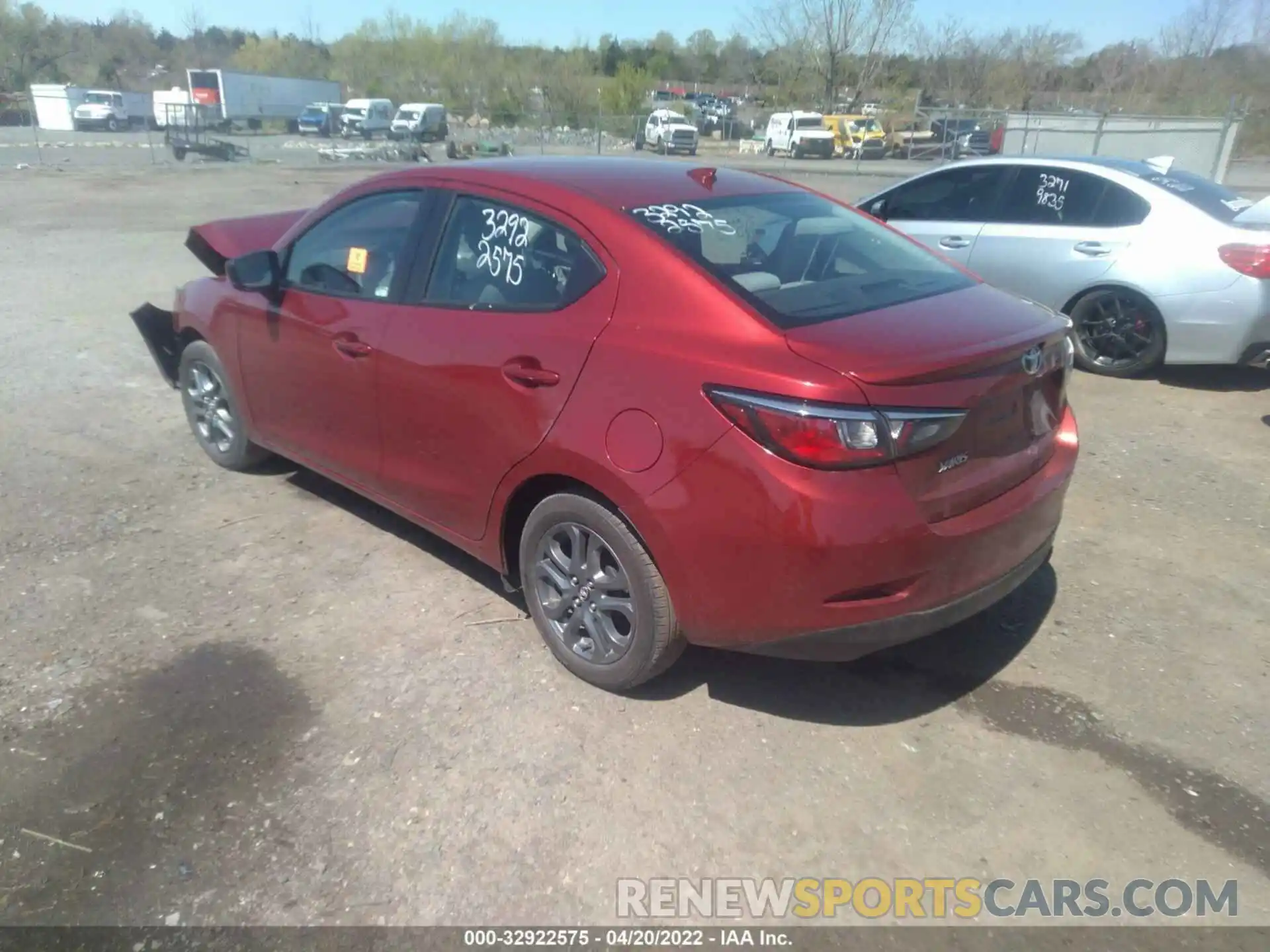 3 Фотография поврежденного автомобиля 3MYDLBYV3KY509000 TOYOTA YARIS SEDAN 2019