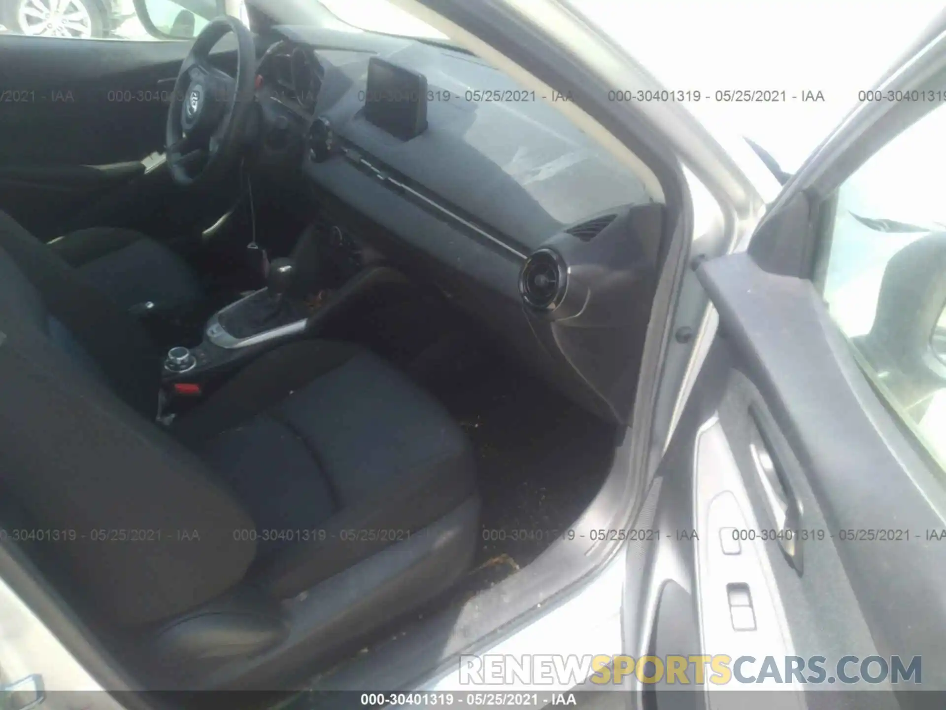 5 Photograph of a damaged car 3MYDLBYV3KY528162 TOYOTA YARIS SEDAN 2019