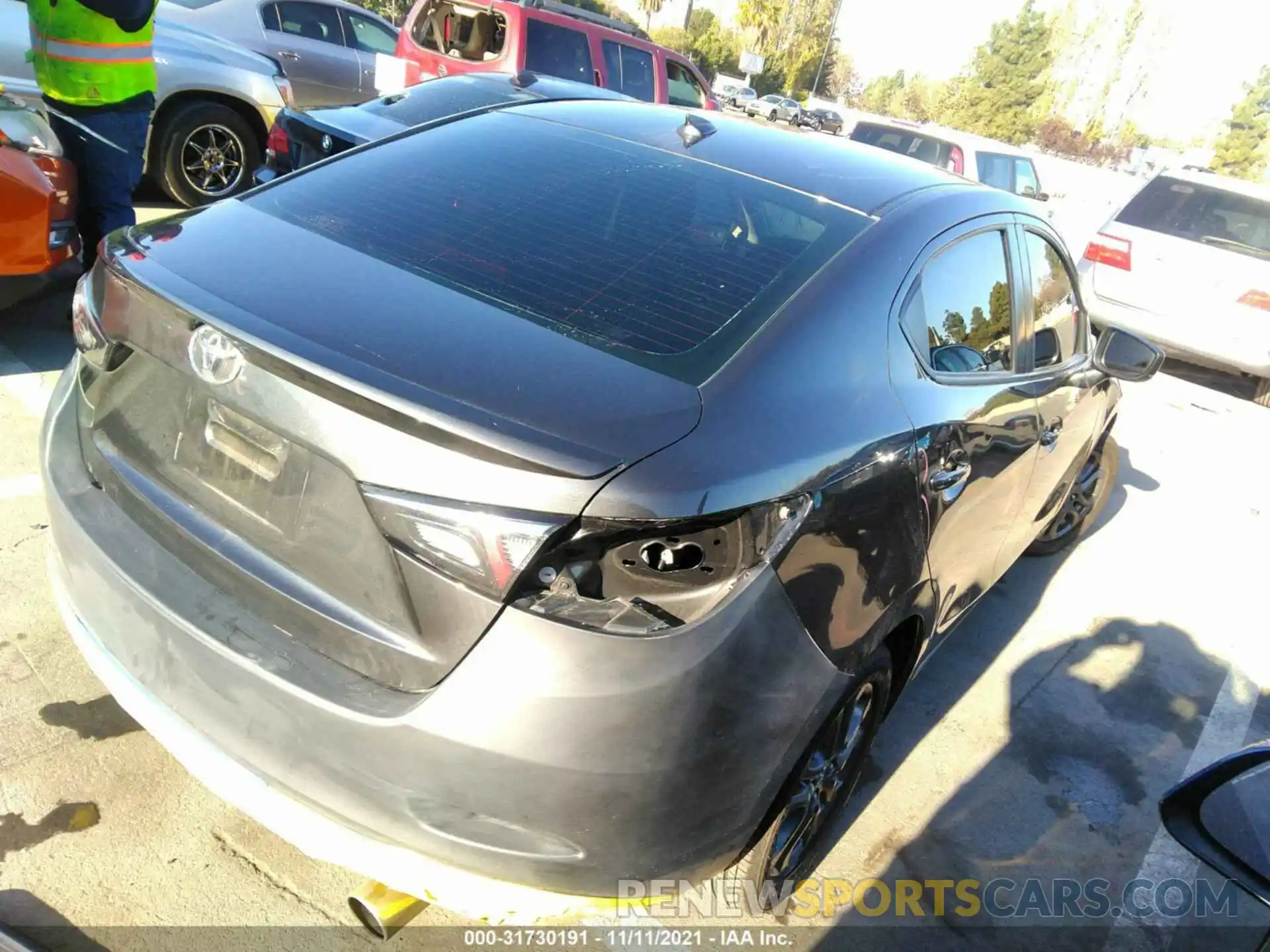 4 Photograph of a damaged car 3MYDLBYV4KY512231 TOYOTA YARIS SEDAN 2019