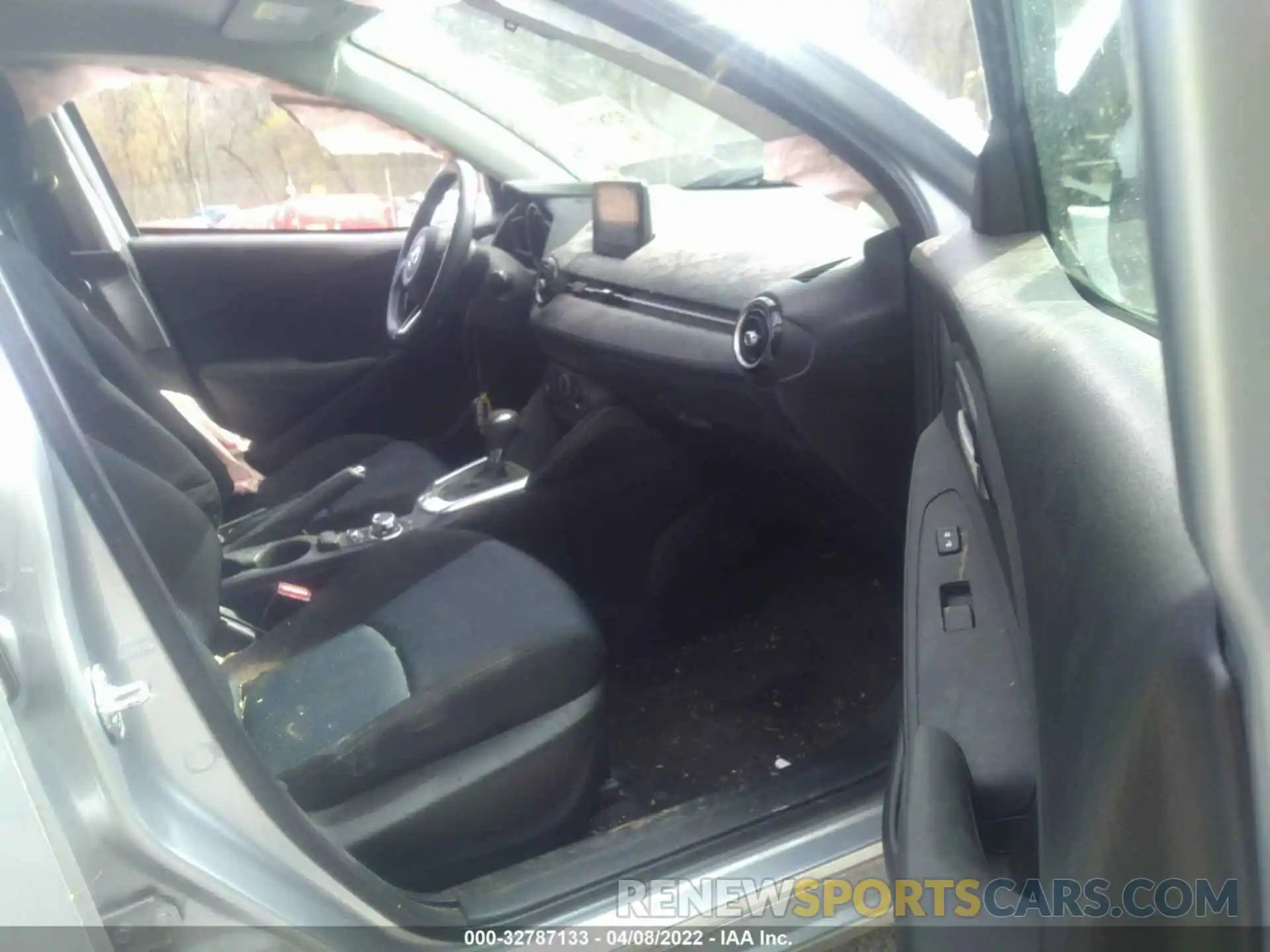 5 Photograph of a damaged car 3MYDLBYV4KY513623 TOYOTA YARIS SEDAN 2019