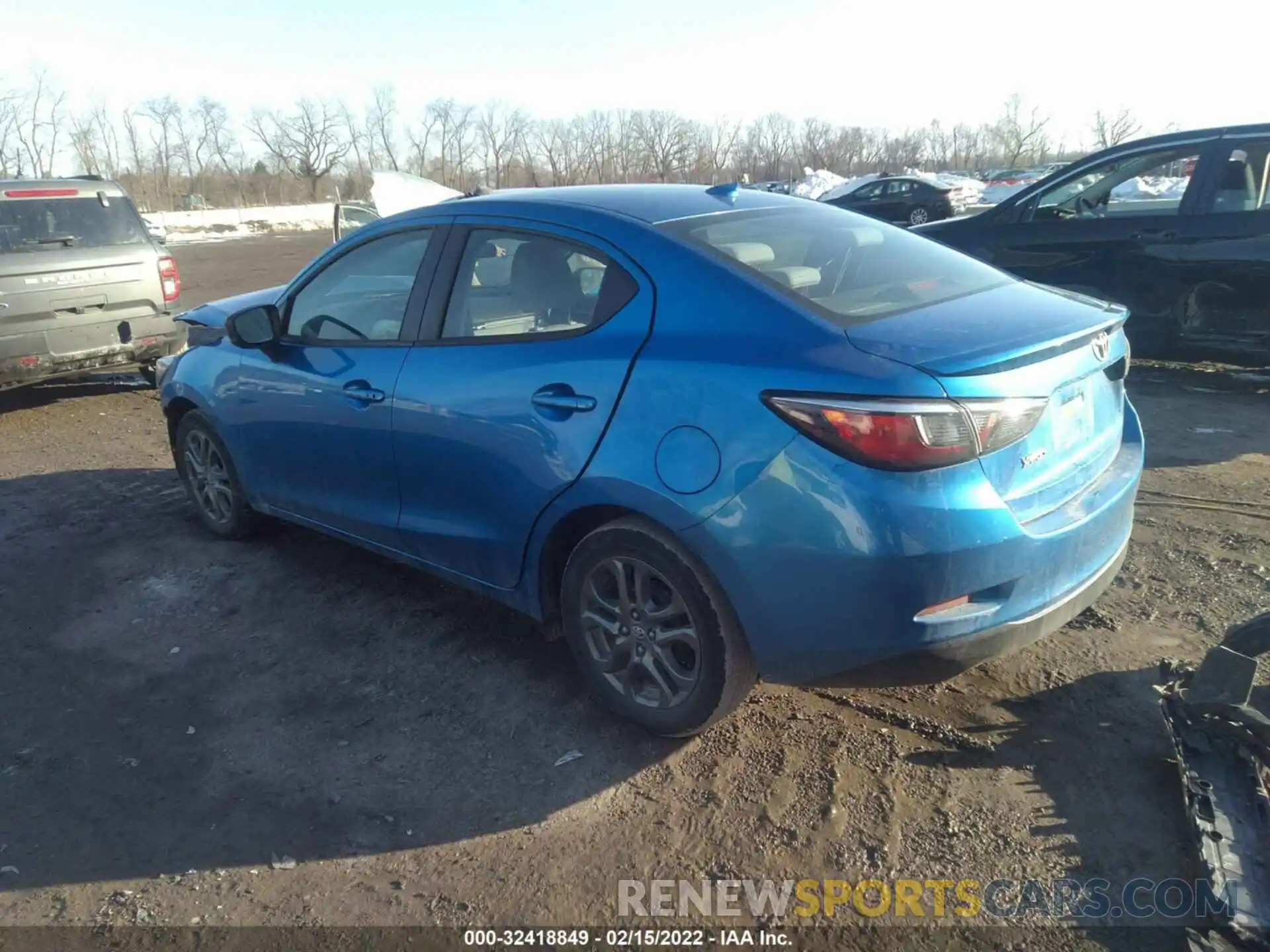 3 Photograph of a damaged car 3MYDLBYV4KY520118 TOYOTA YARIS SEDAN 2019