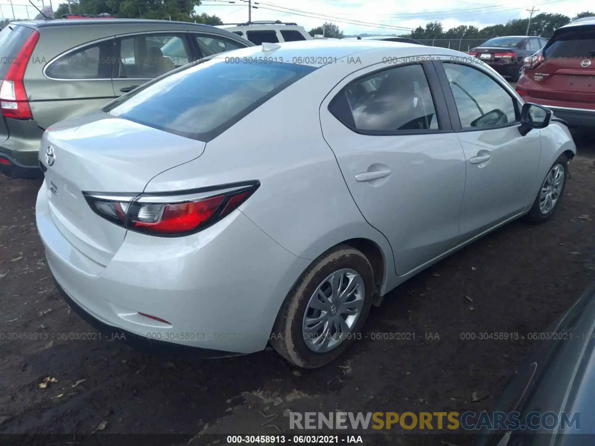 4 Photograph of a damaged car 3MYDLBYV5KY505210 TOYOTA YARIS SEDAN 2019