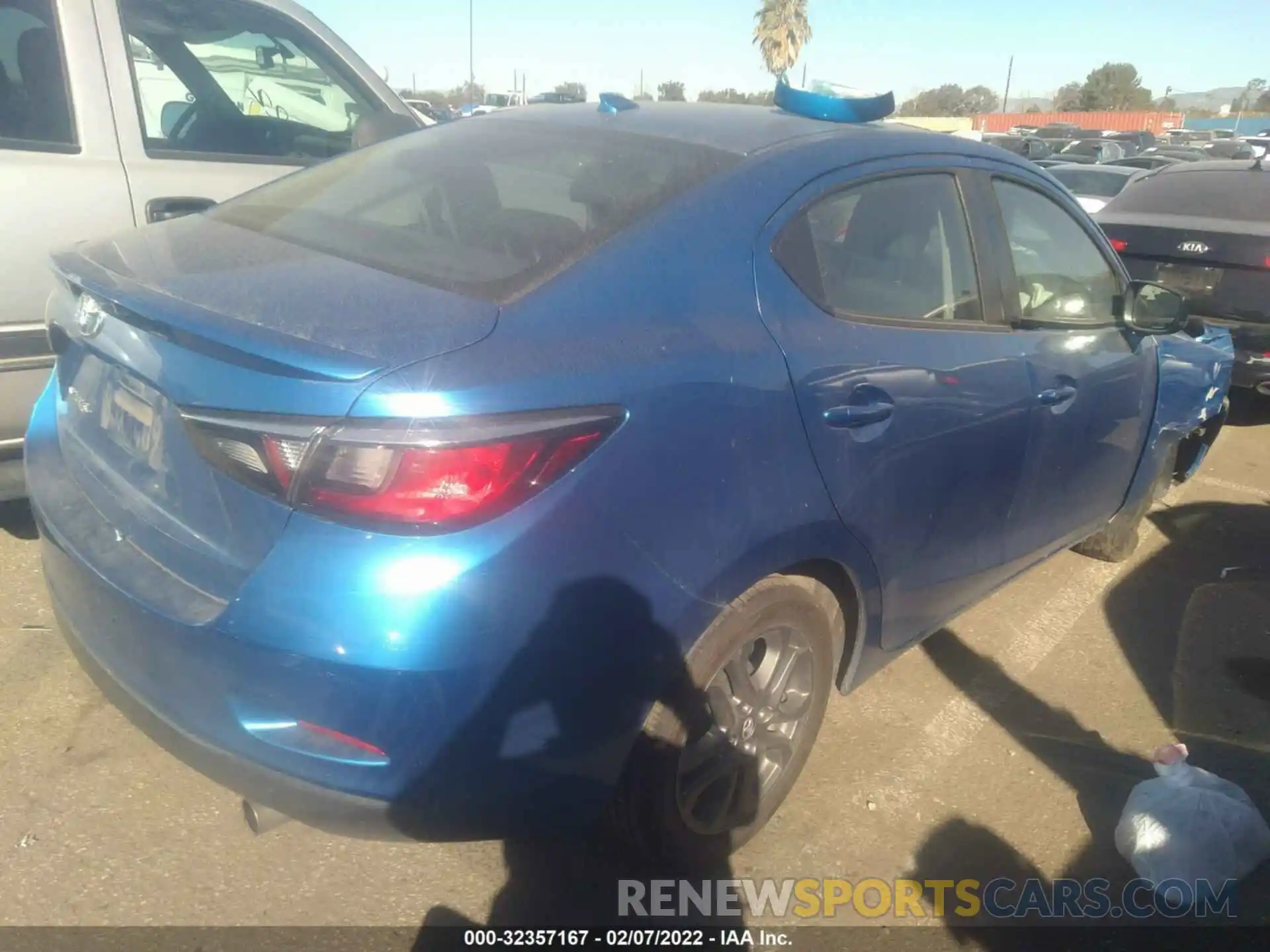 4 Photograph of a damaged car 3MYDLBYV5KY512805 TOYOTA YARIS SEDAN 2019