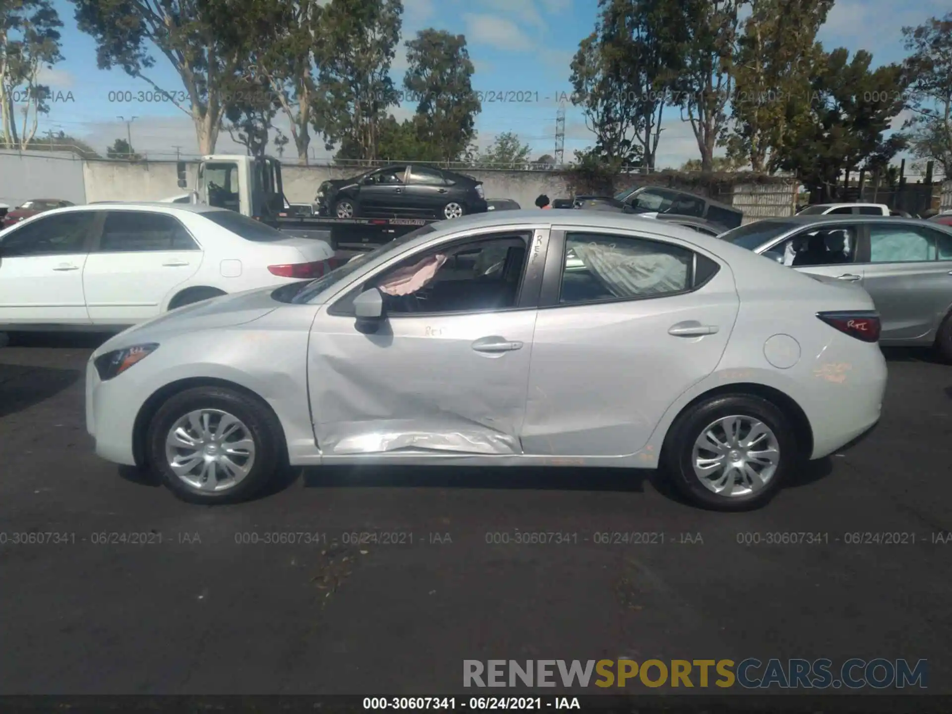 6 Photograph of a damaged car 3MYDLBYV5KY514747 TOYOTA YARIS SEDAN 2019