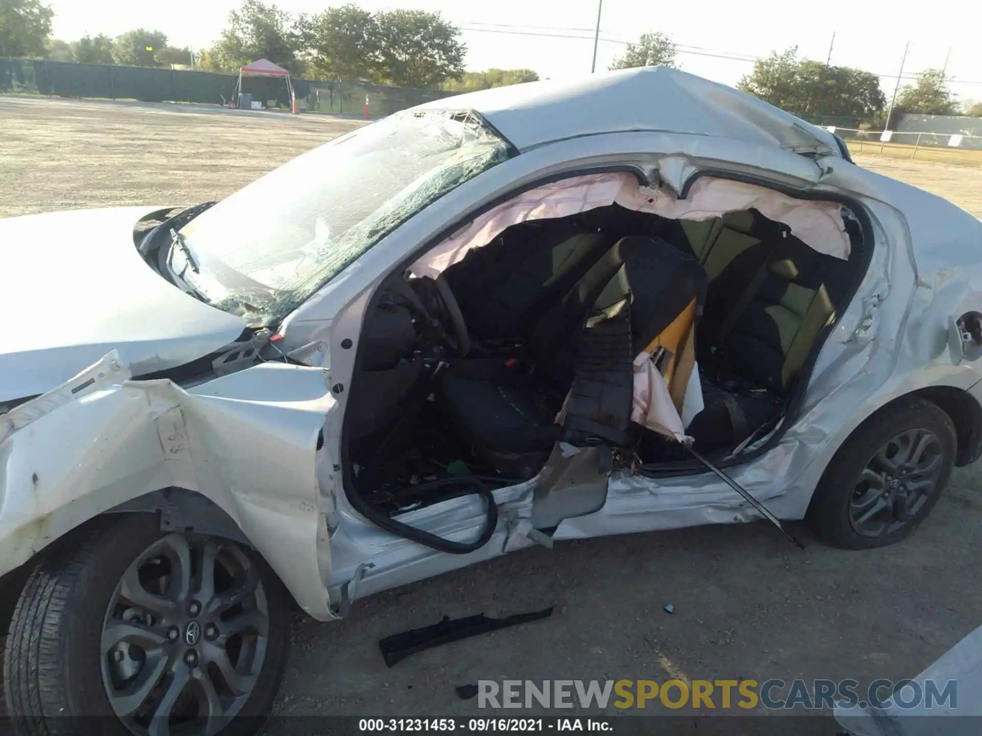 6 Photograph of a damaged car 3MYDLBYV5KY515025 TOYOTA YARIS SEDAN 2019