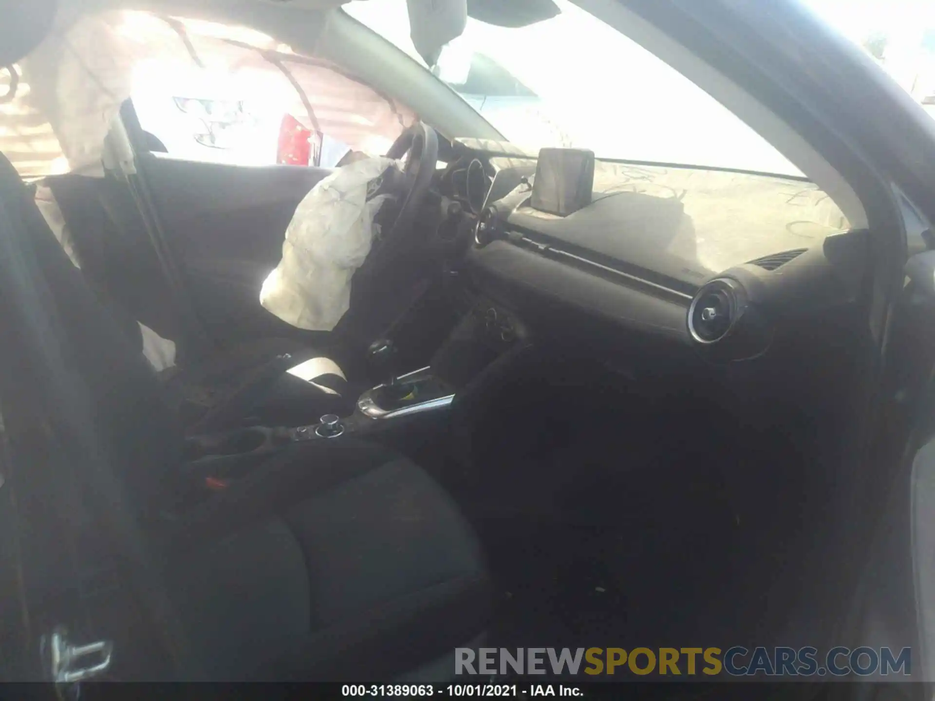 5 Photograph of a damaged car 3MYDLBYV5KY524338 TOYOTA YARIS SEDAN 2019