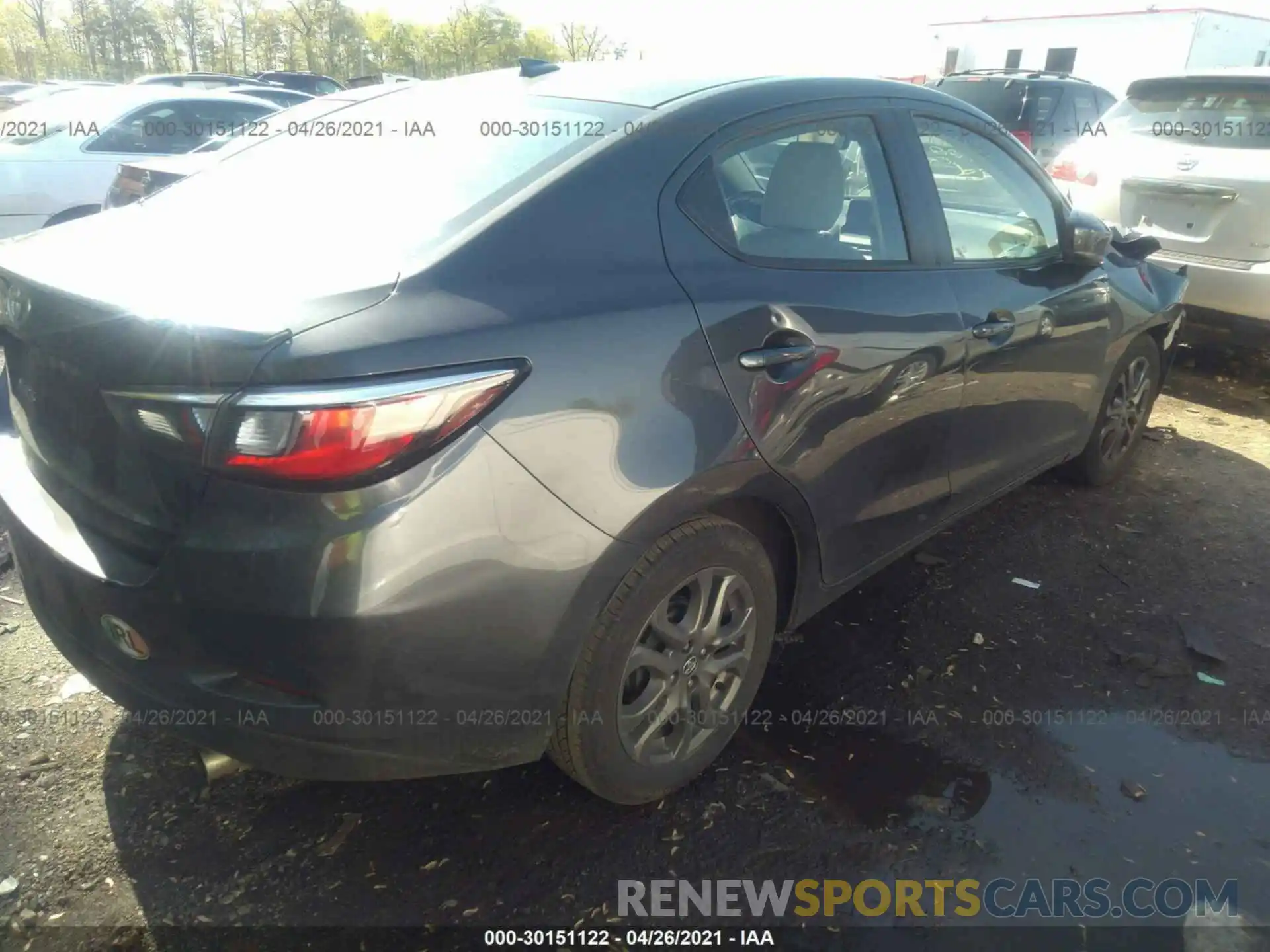 4 Photograph of a damaged car 3MYDLBYV6KY500064 TOYOTA YARIS SEDAN 2019