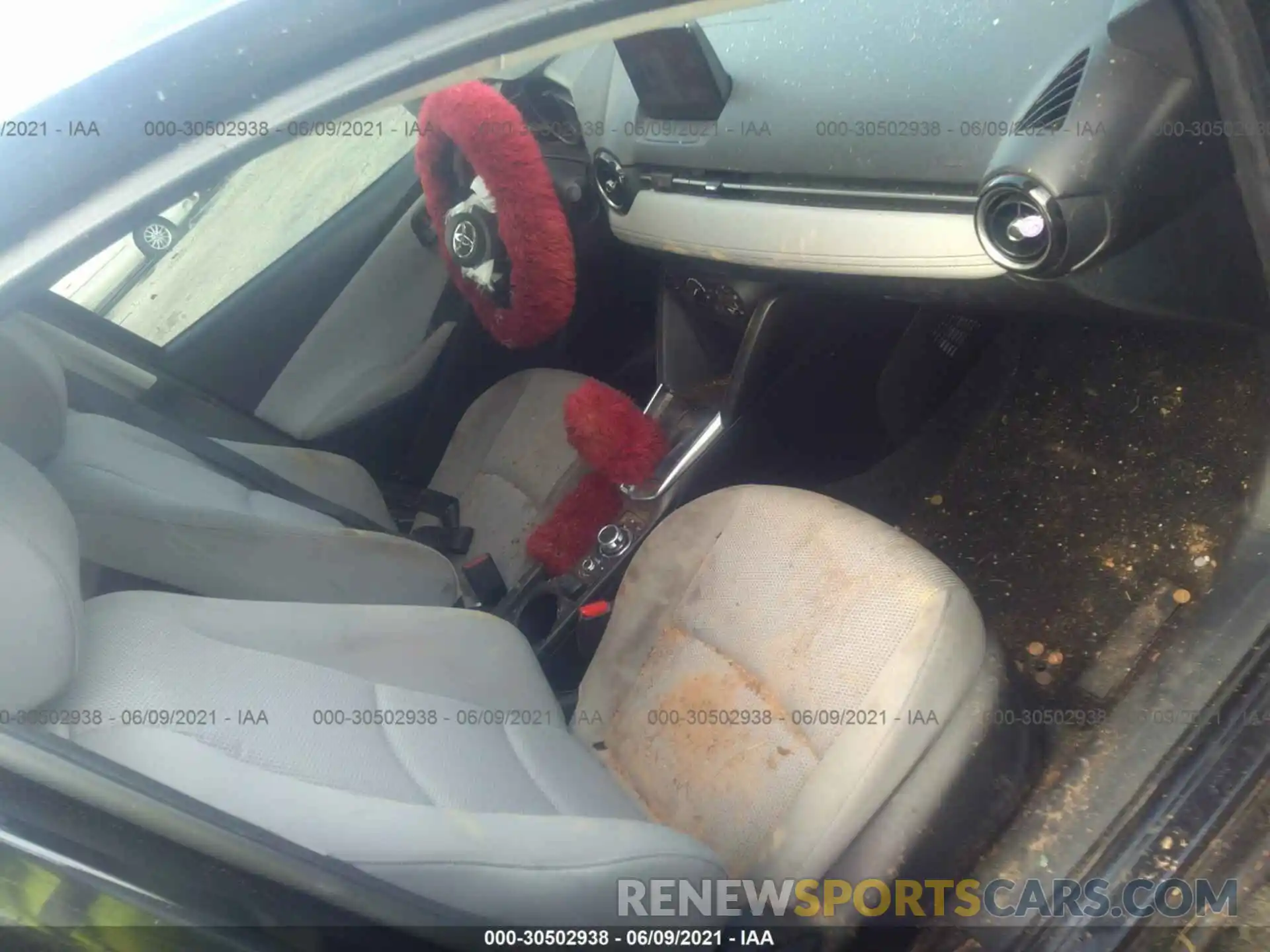 5 Photograph of a damaged car 3MYDLBYV6KY505703 TOYOTA YARIS SEDAN 2019