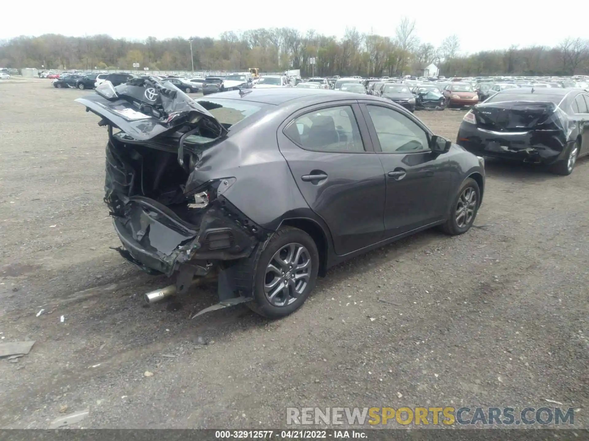 4 Photograph of a damaged car 3MYDLBYV6KY512506 TOYOTA YARIS SEDAN 2019