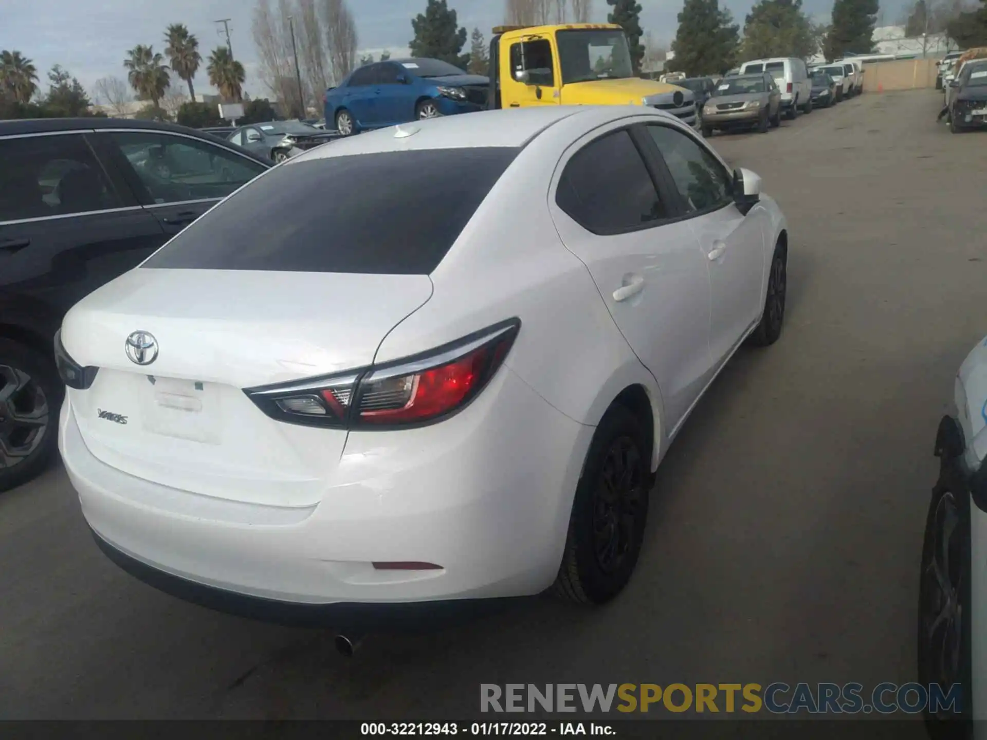 4 Фотография поврежденного автомобиля 3MYDLBYV6KY512960 TOYOTA YARIS SEDAN 2019