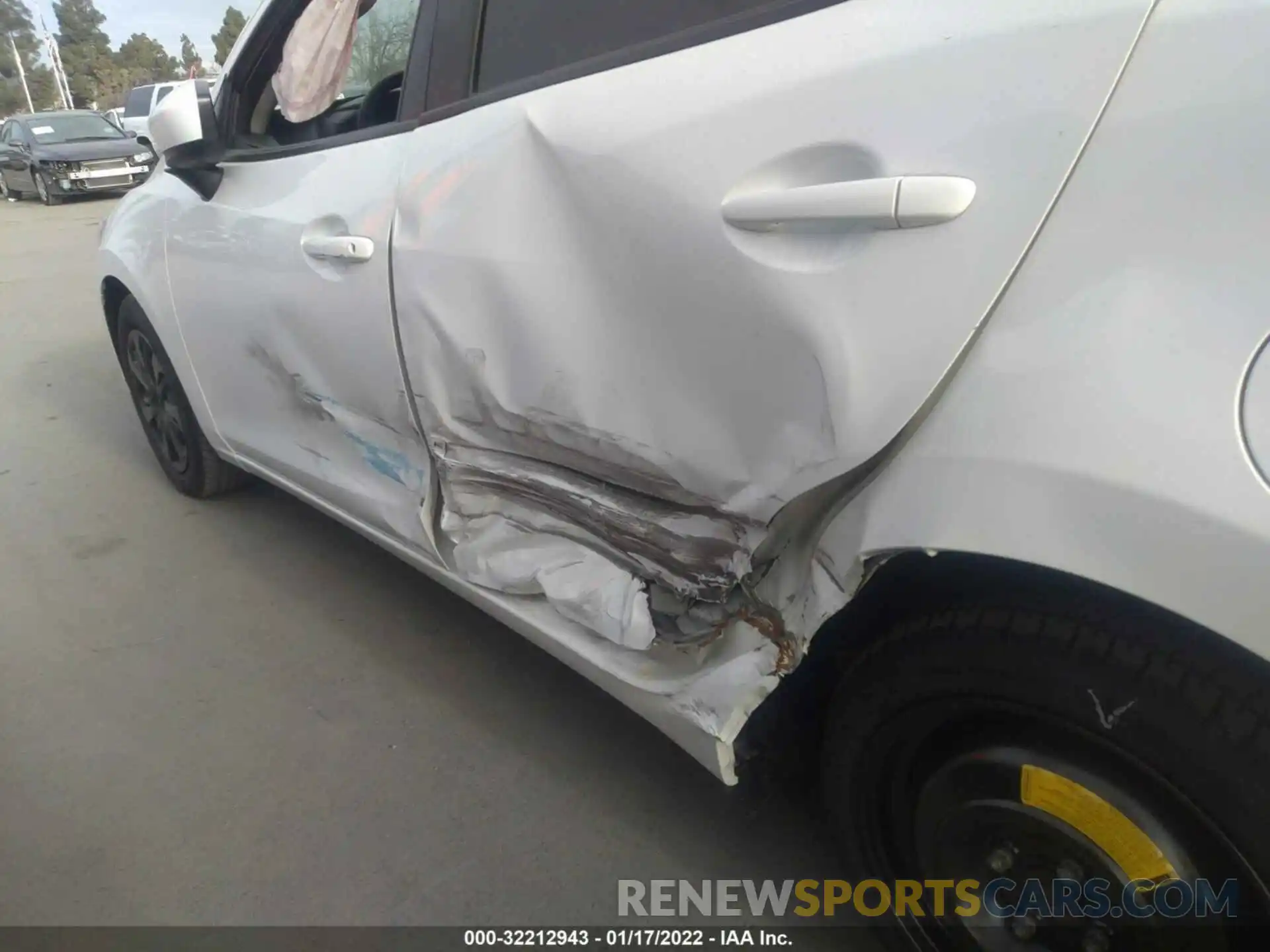 6 Photograph of a damaged car 3MYDLBYV6KY512960 TOYOTA YARIS SEDAN 2019