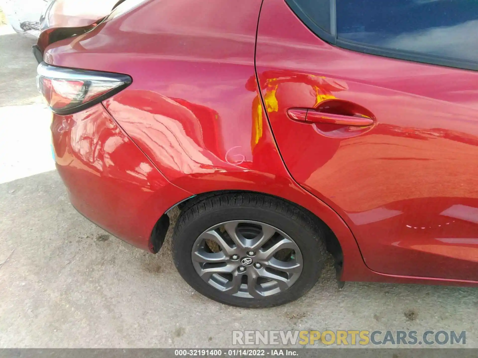 15 Photograph of a damaged car 3MYDLBYV7KY520842 TOYOTA YARIS SEDAN 2019