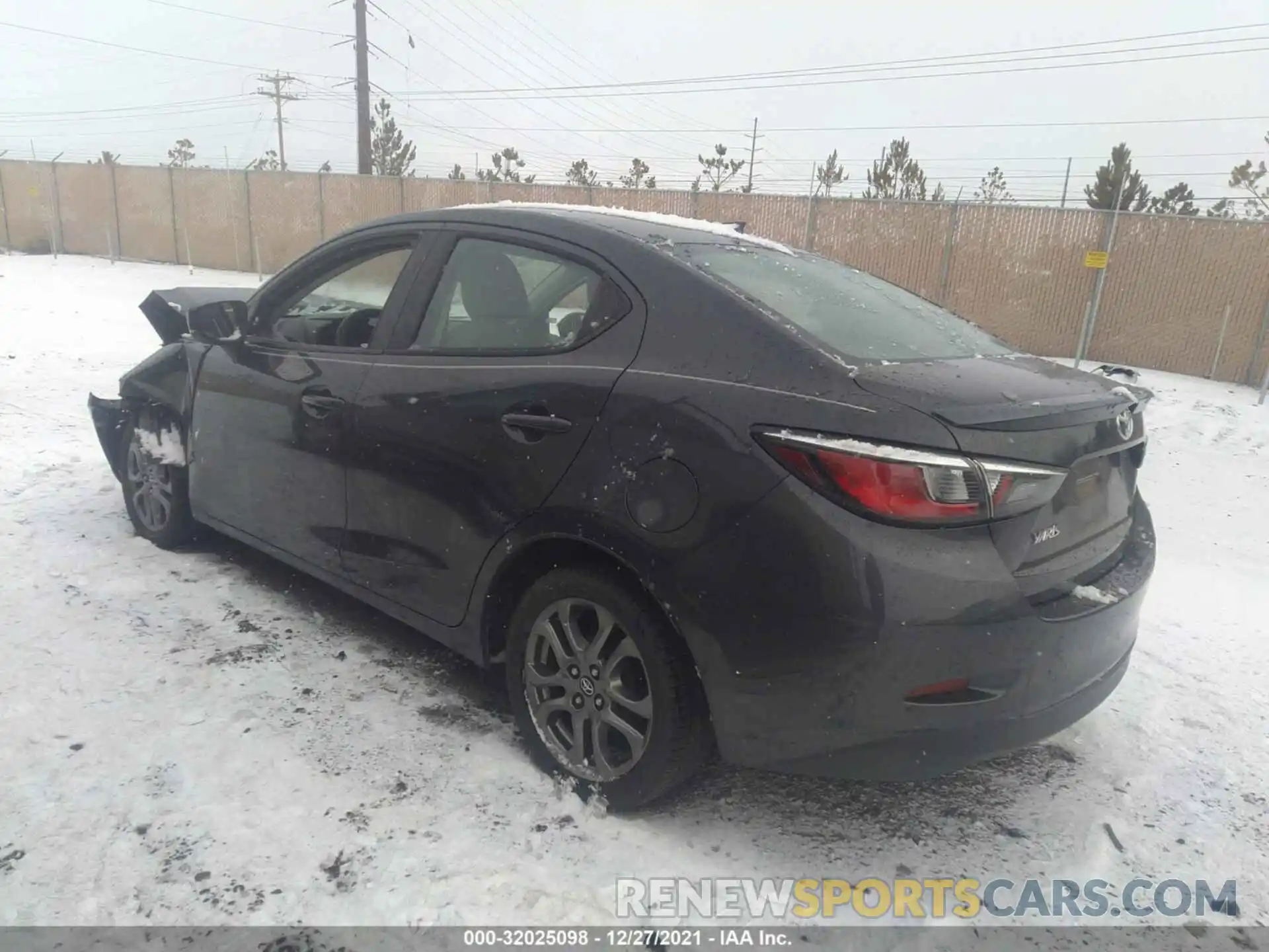 3 Фотография поврежденного автомобиля 3MYDLBYV9KY514850 TOYOTA YARIS SEDAN 2019