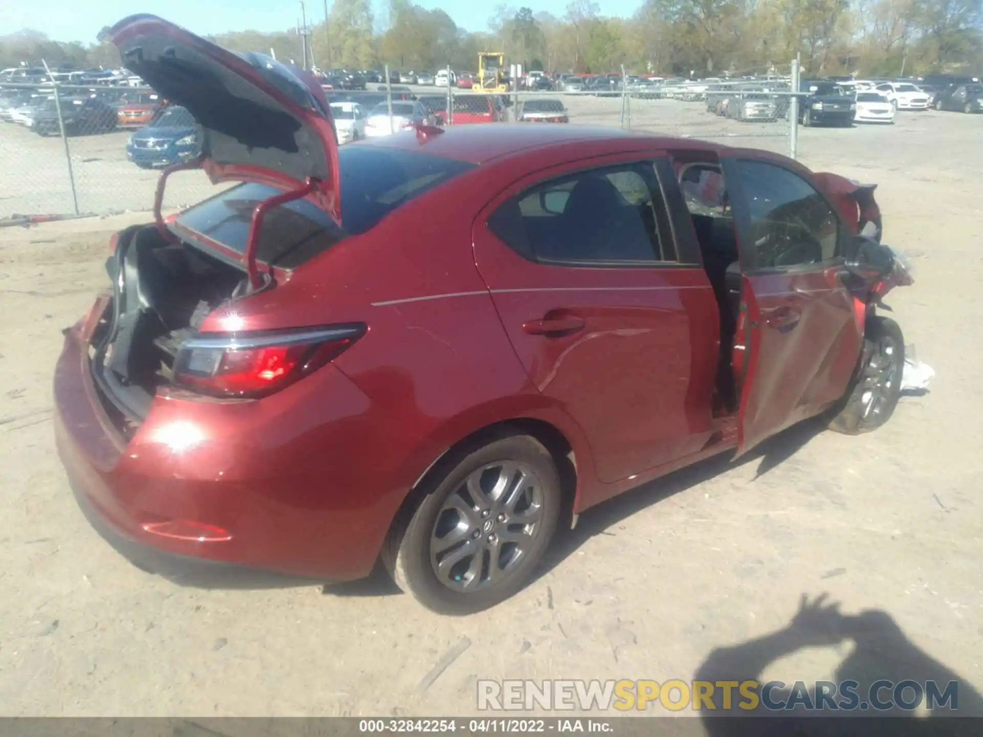 4 Photograph of a damaged car 3MYDLBYV9KY515304 TOYOTA YARIS SEDAN 2019