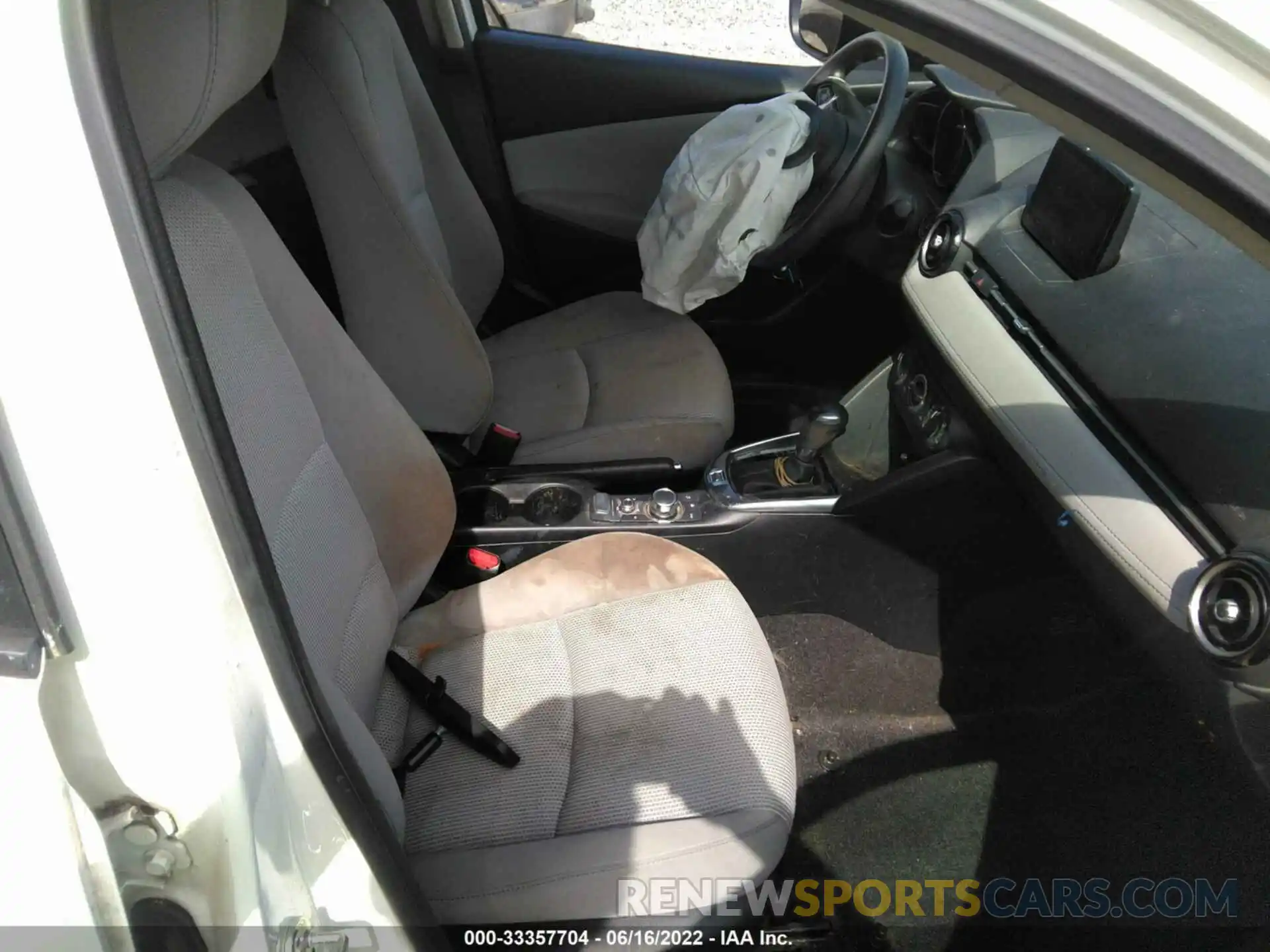 5 Photograph of a damaged car 3MYDLBYV9KY520860 TOYOTA YARIS SEDAN 2019