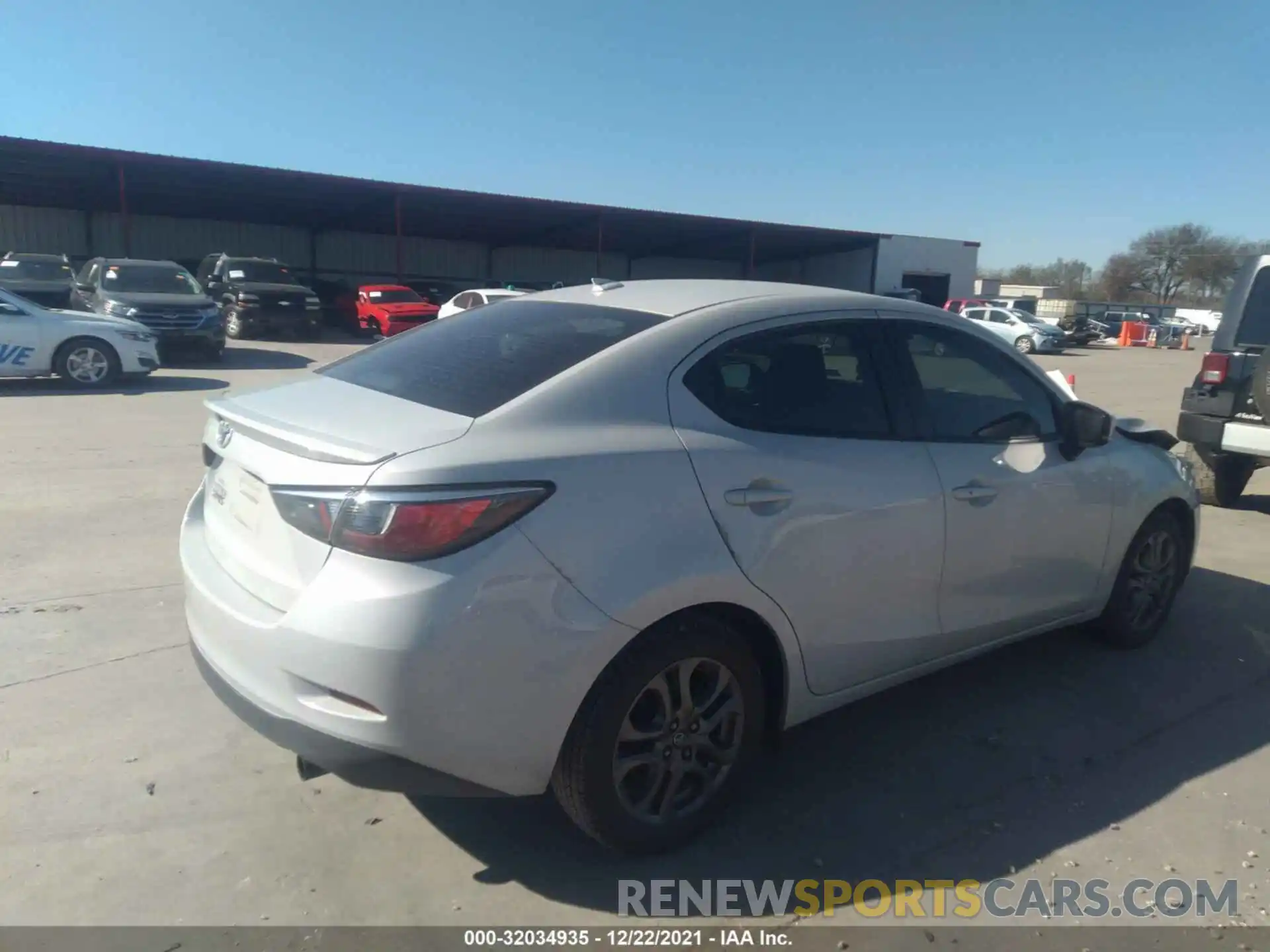 4 Photograph of a damaged car 3MYDLBYVXKY505445 TOYOTA YARIS SEDAN 2019