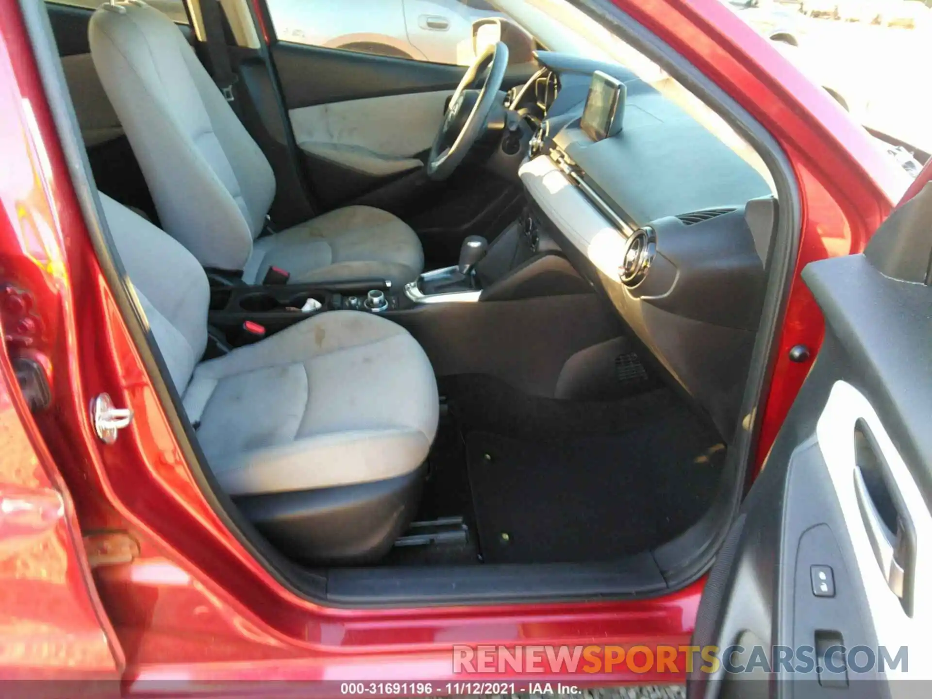 5 Photograph of a damaged car 3MYDLBYVXKY513013 TOYOTA YARIS SEDAN 2019