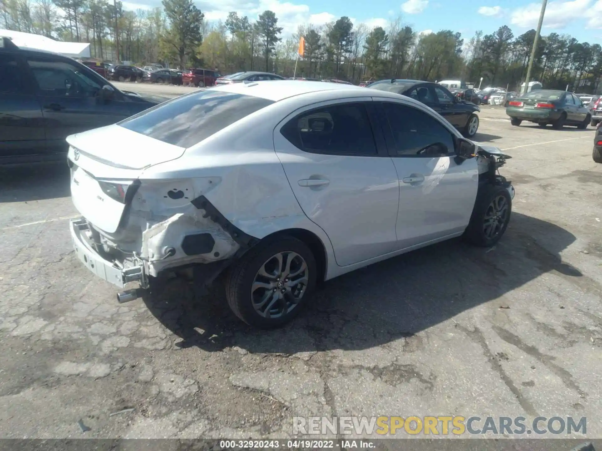 4 Photograph of a damaged car 3MYDLBYV4LY710101 TOYOTA YARIS SEDAN 2020