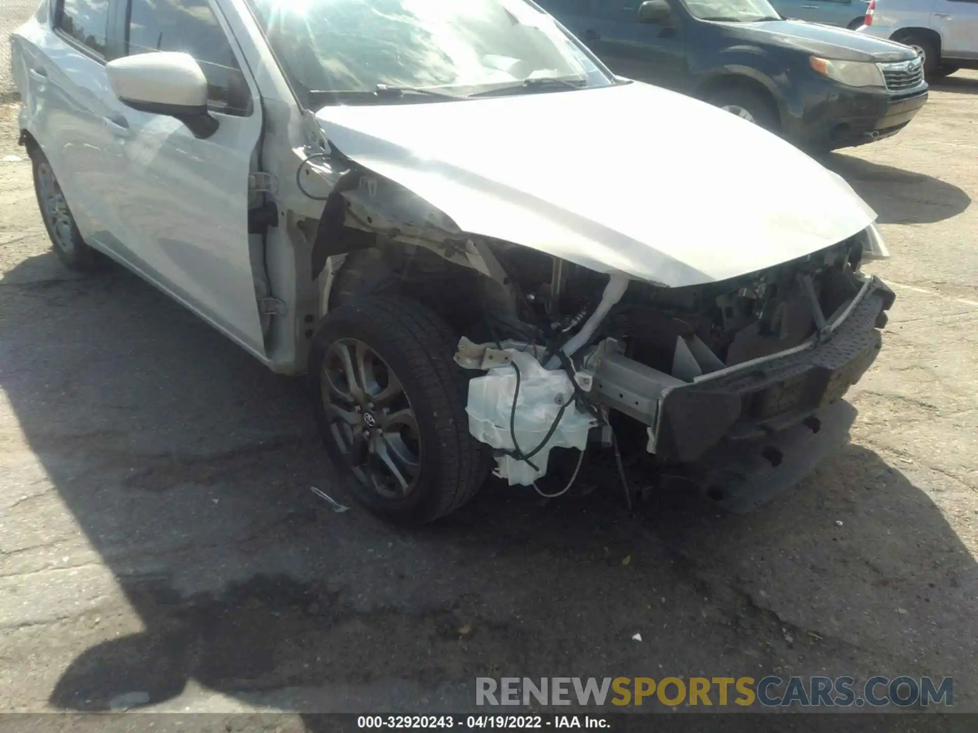 6 Photograph of a damaged car 3MYDLBYV4LY710101 TOYOTA YARIS SEDAN 2020