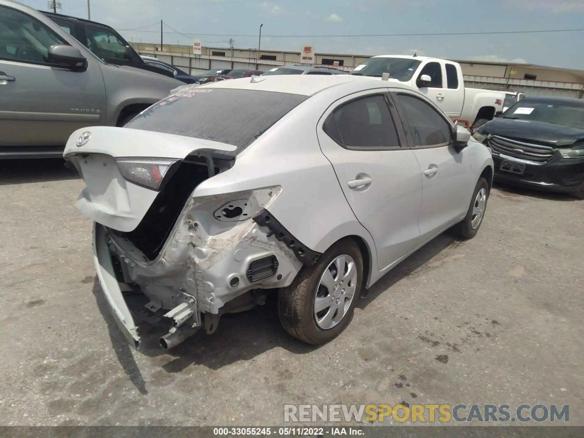 4 Photograph of a damaged car 3MYDLBYV5LY701651 TOYOTA YARIS SEDAN 2020