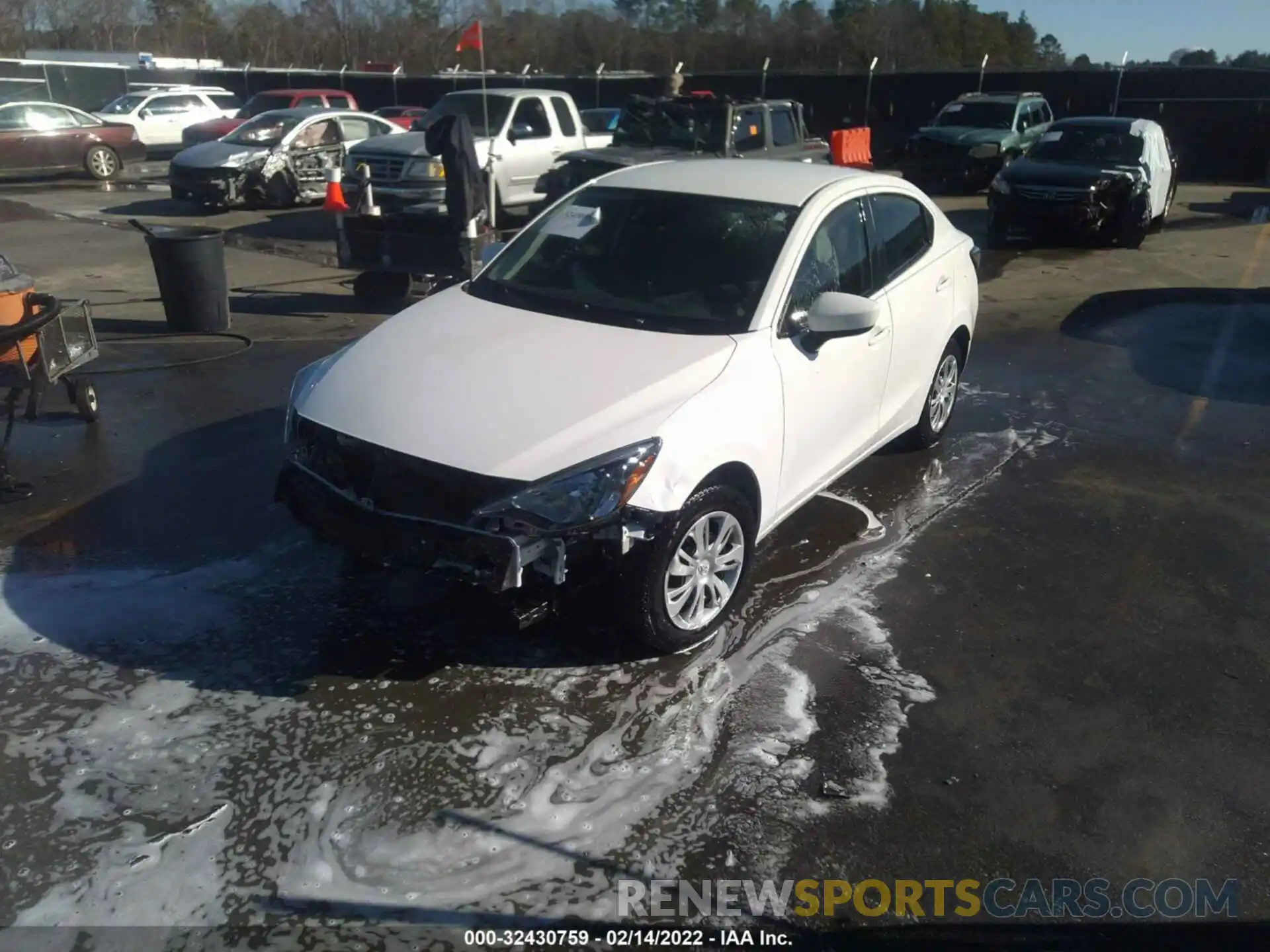 2 Photograph of a damaged car 3MYDLBYV6LY708253 TOYOTA YARIS SEDAN 2020