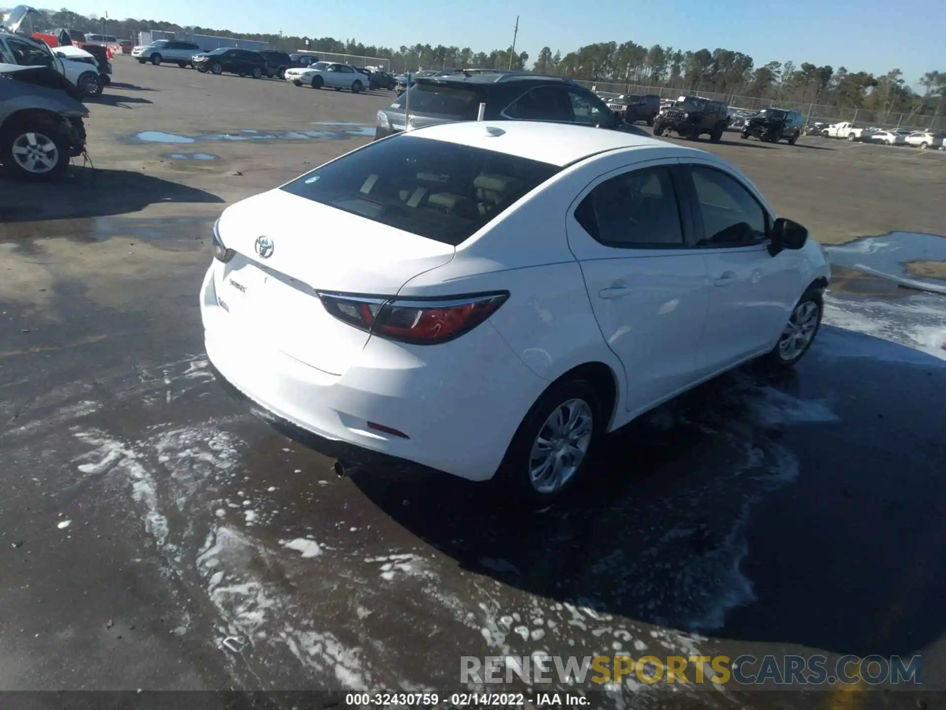 4 Photograph of a damaged car 3MYDLBYV6LY708253 TOYOTA YARIS SEDAN 2020