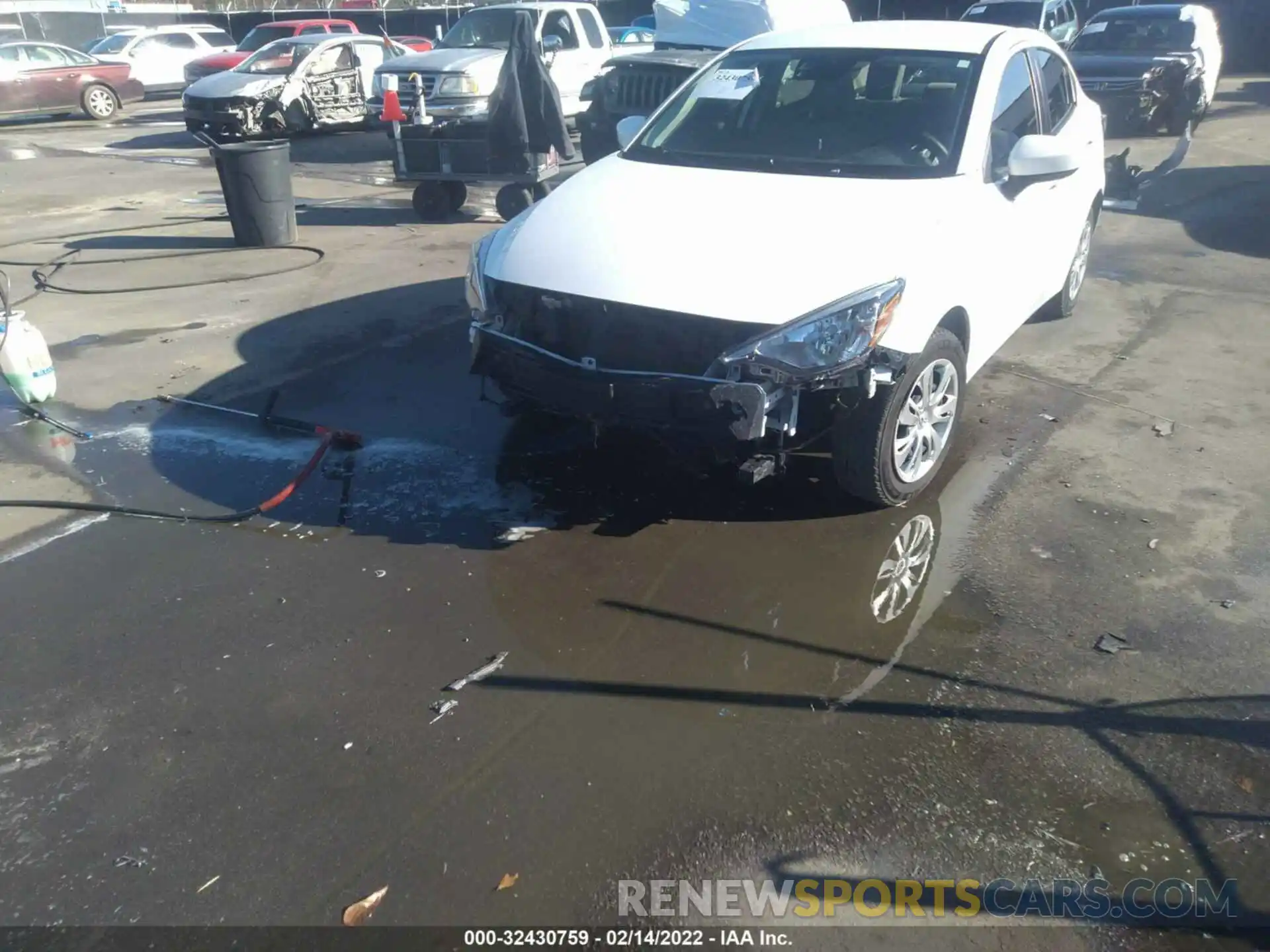 6 Photograph of a damaged car 3MYDLBYV6LY708253 TOYOTA YARIS SEDAN 2020