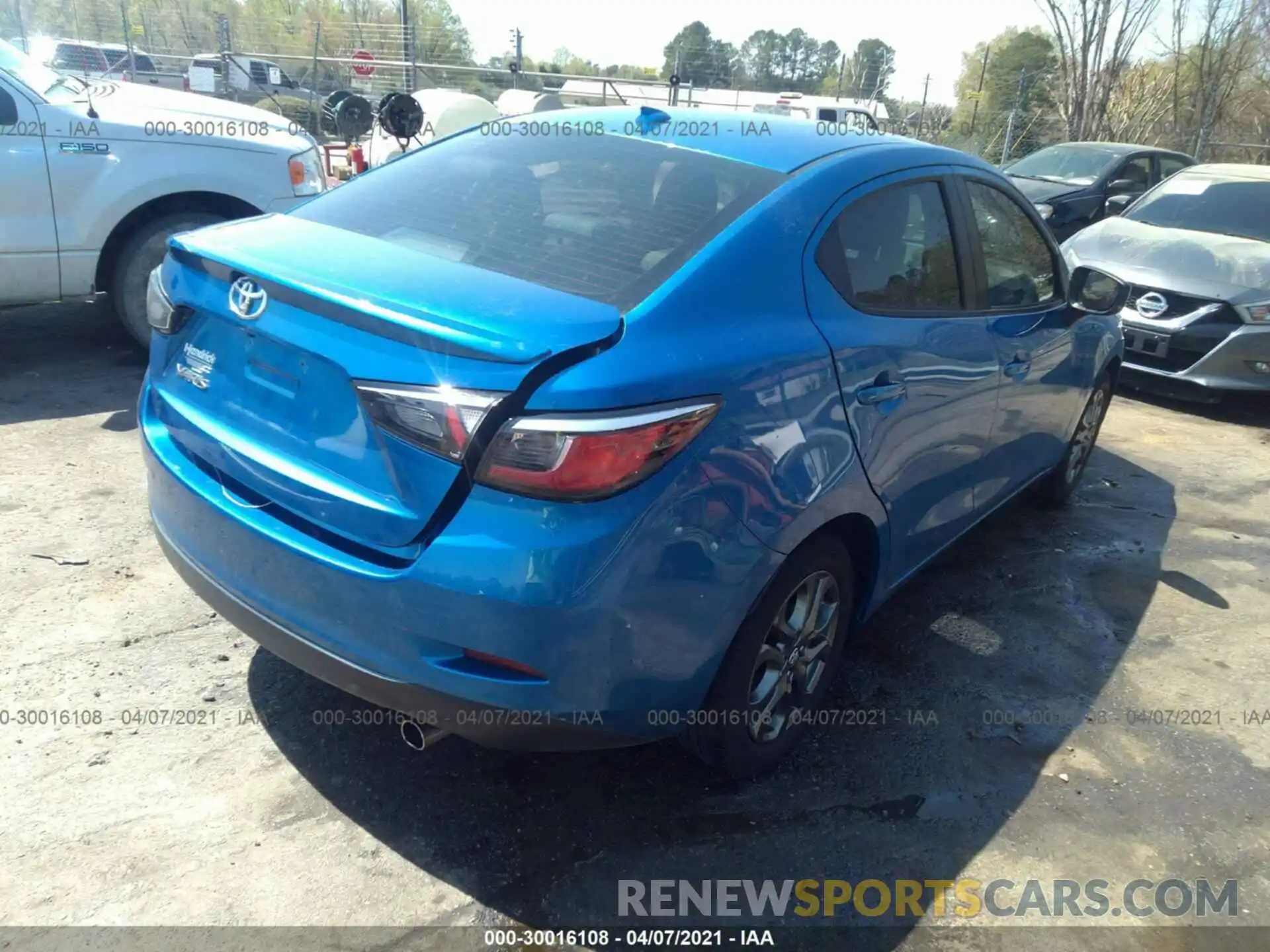 4 Photograph of a damaged car 3MYDLBYV6LY709080 TOYOTA YARIS SEDAN 2020