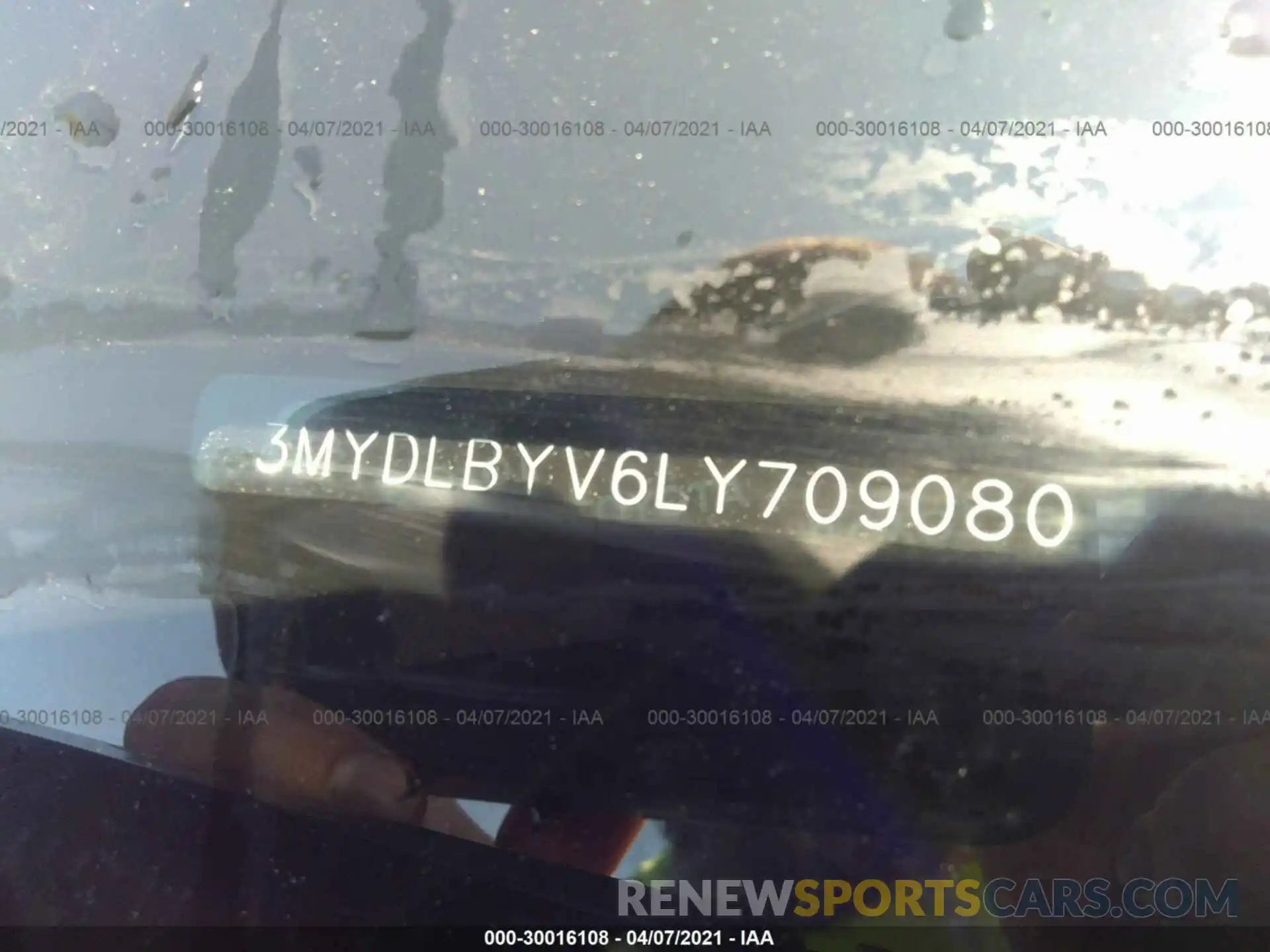 9 Photograph of a damaged car 3MYDLBYV6LY709080 TOYOTA YARIS SEDAN 2020